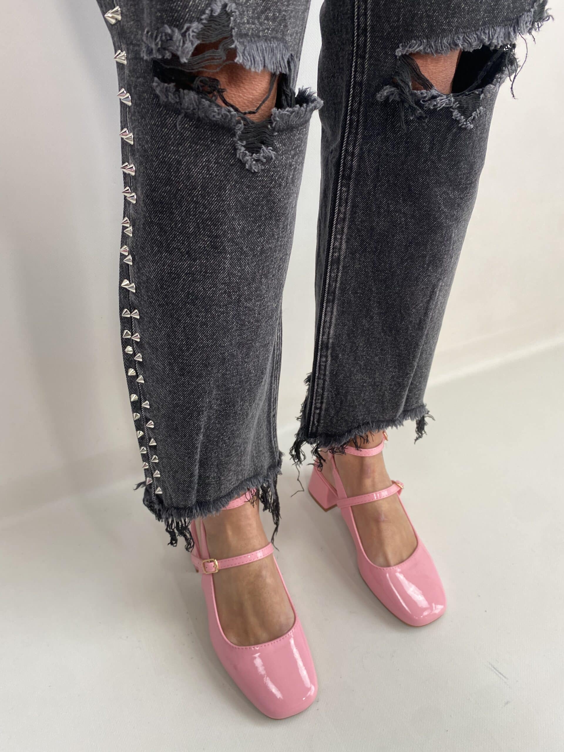 Jeans Straight con Borchie e Strappi  - Nero Slavato