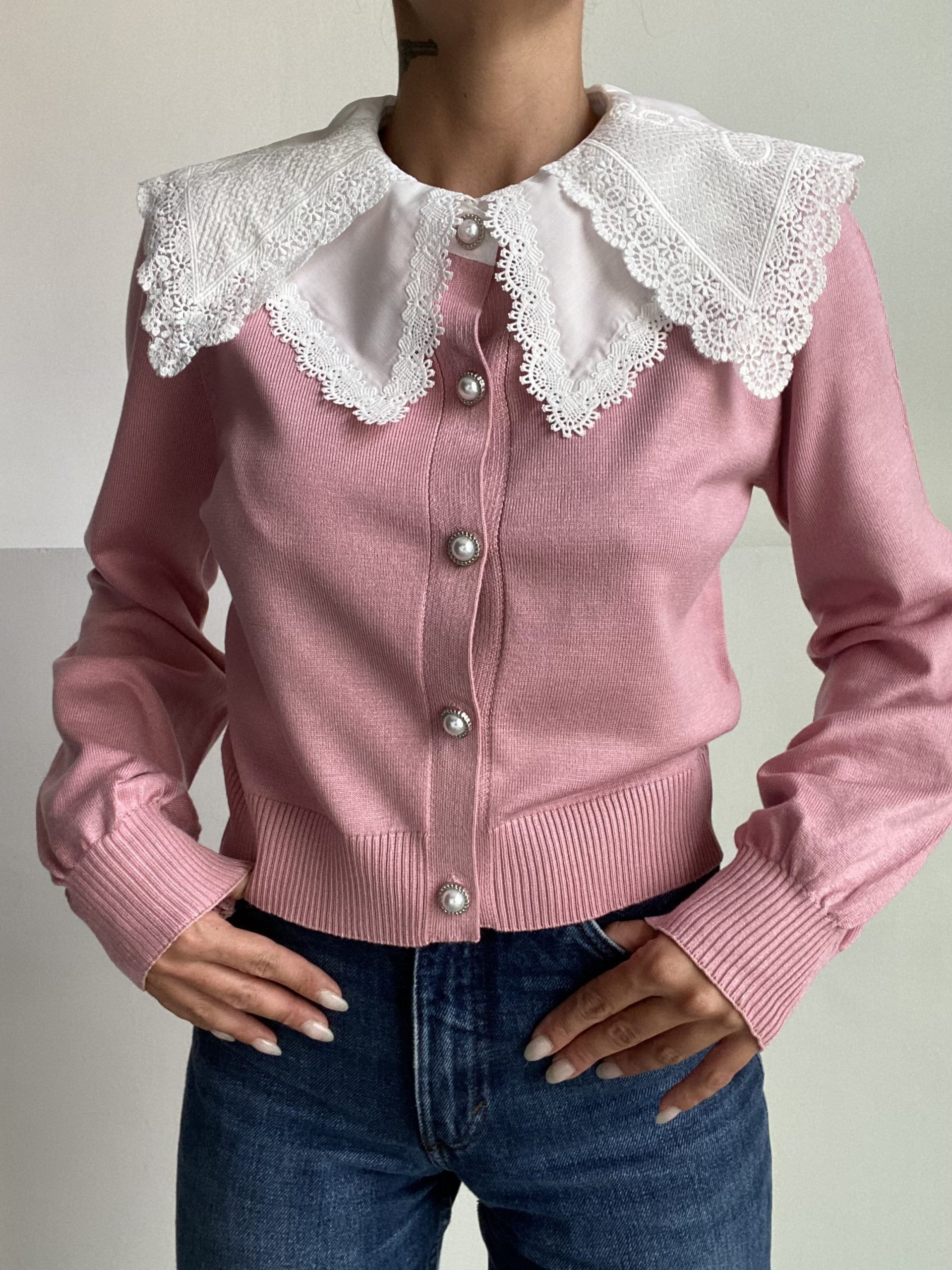 Cardigan Colletto Pizzo Bottoni Gioiello- Rosa