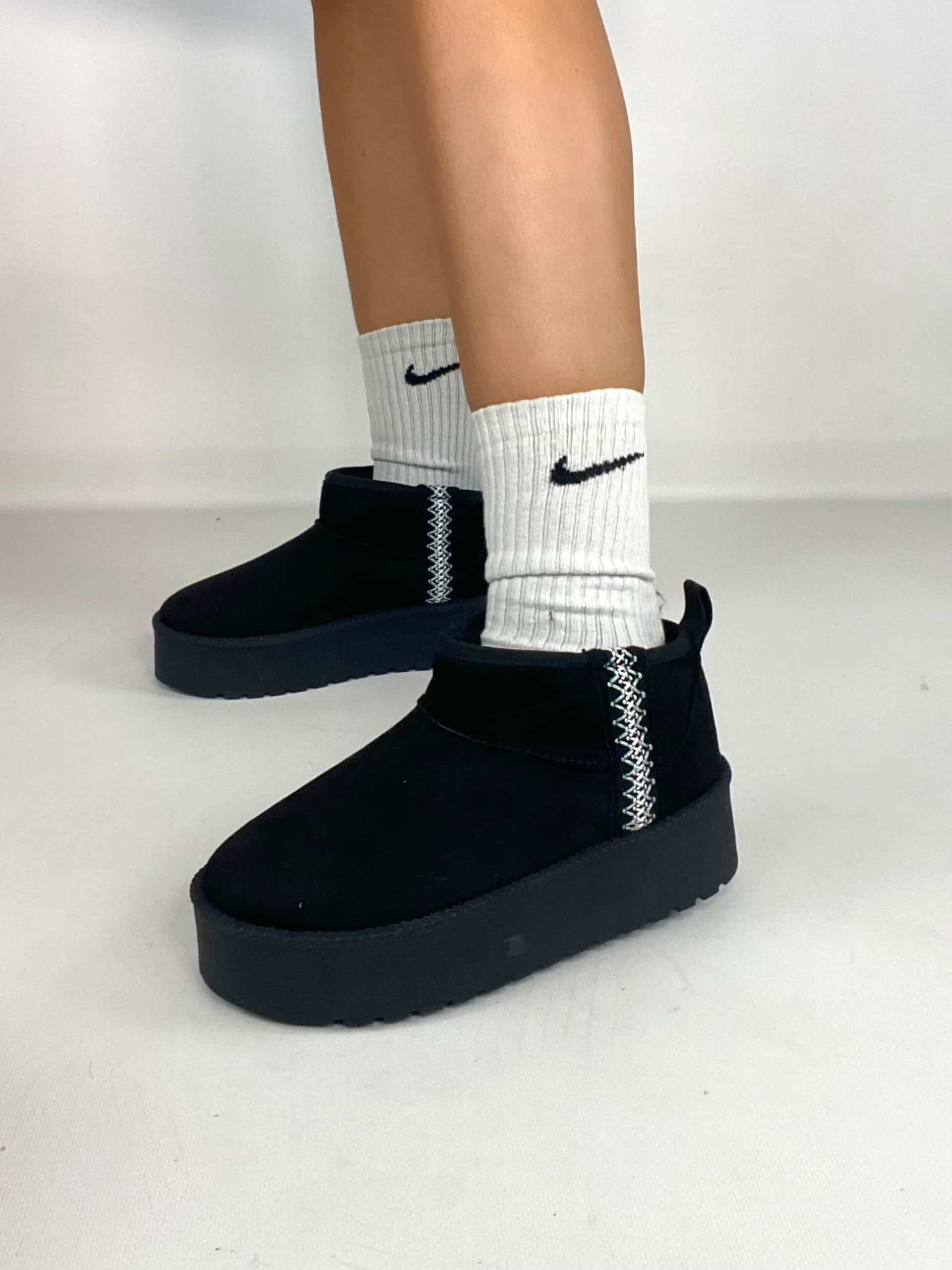 Stivaletti Bassi con Platform e Pelo - Nero / Ricamo Bianco