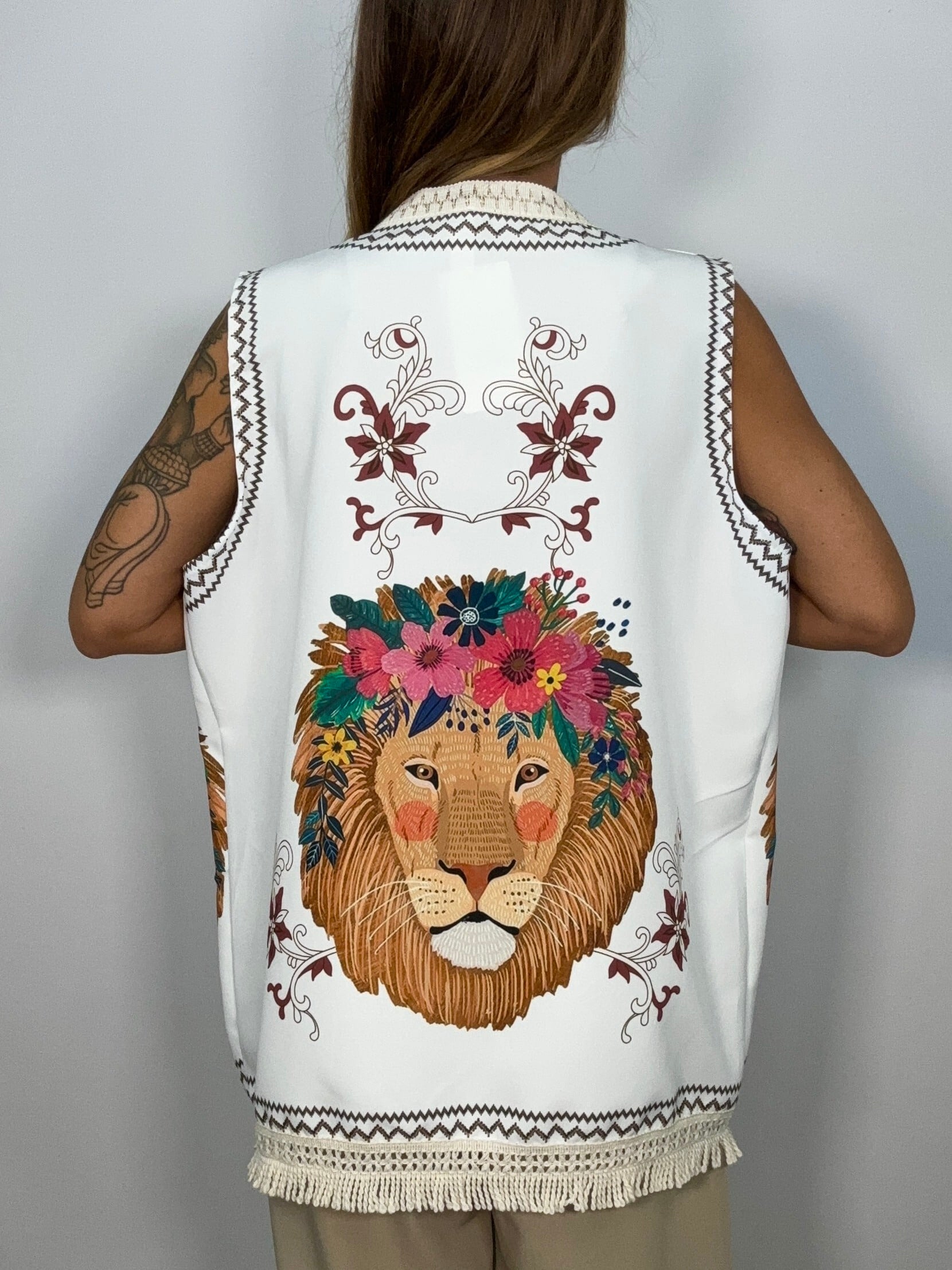 Gilet Over Stampa Leone con Frange.