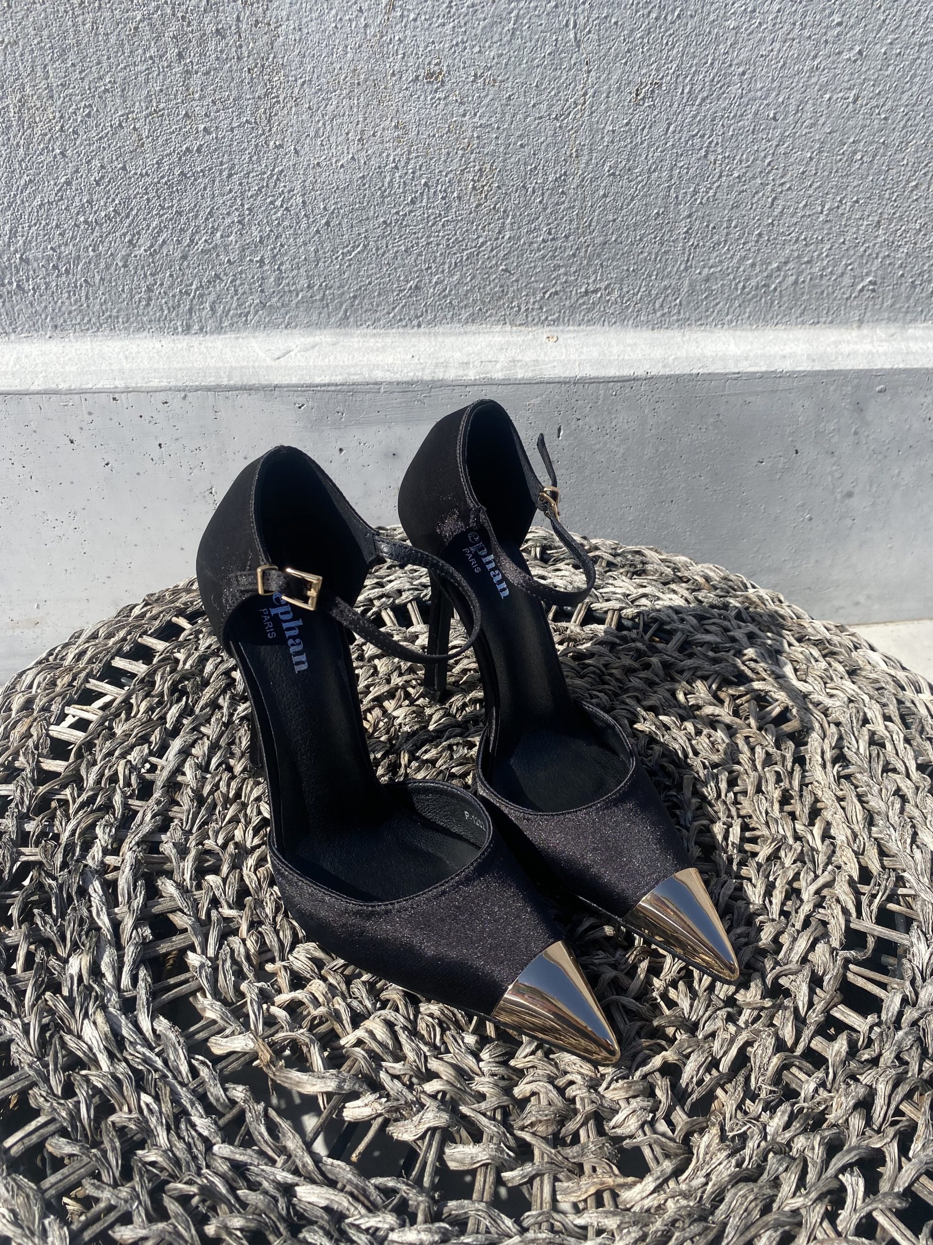 Decollete Punta Metallo Cinturino - Nero