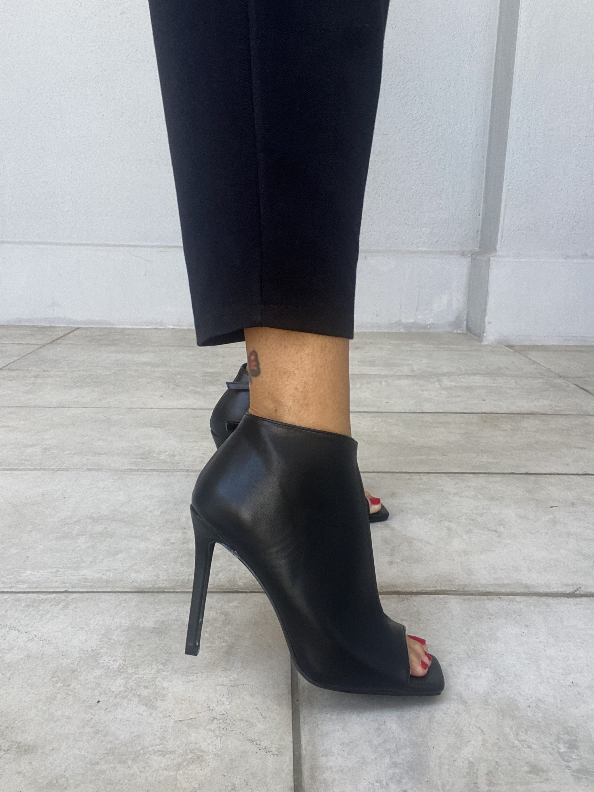 Tronchetto cut out spuntato - Simil Pelle Nero