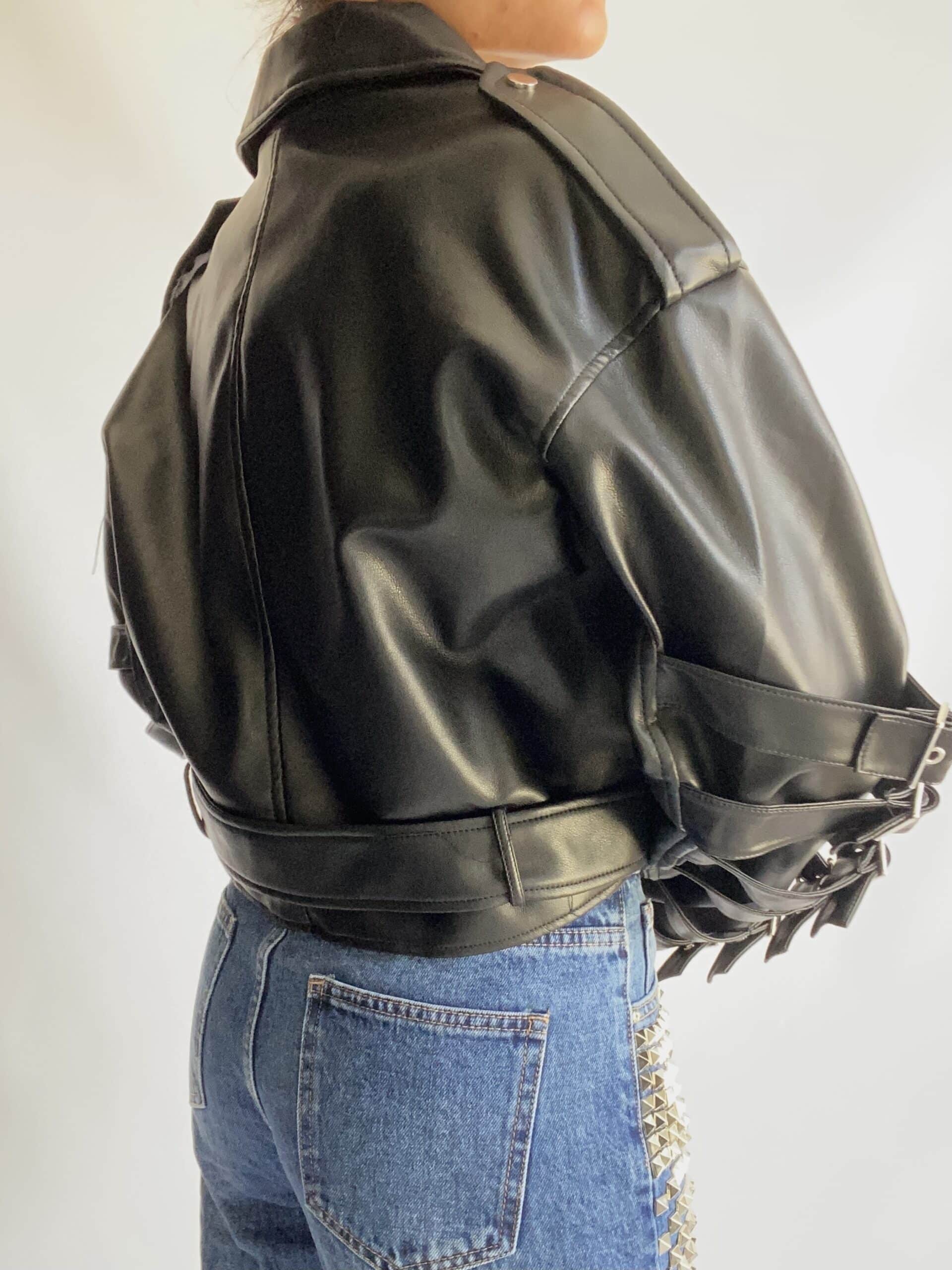 Chiodo Eco Pelle Crop con Fibbie  - Nero
