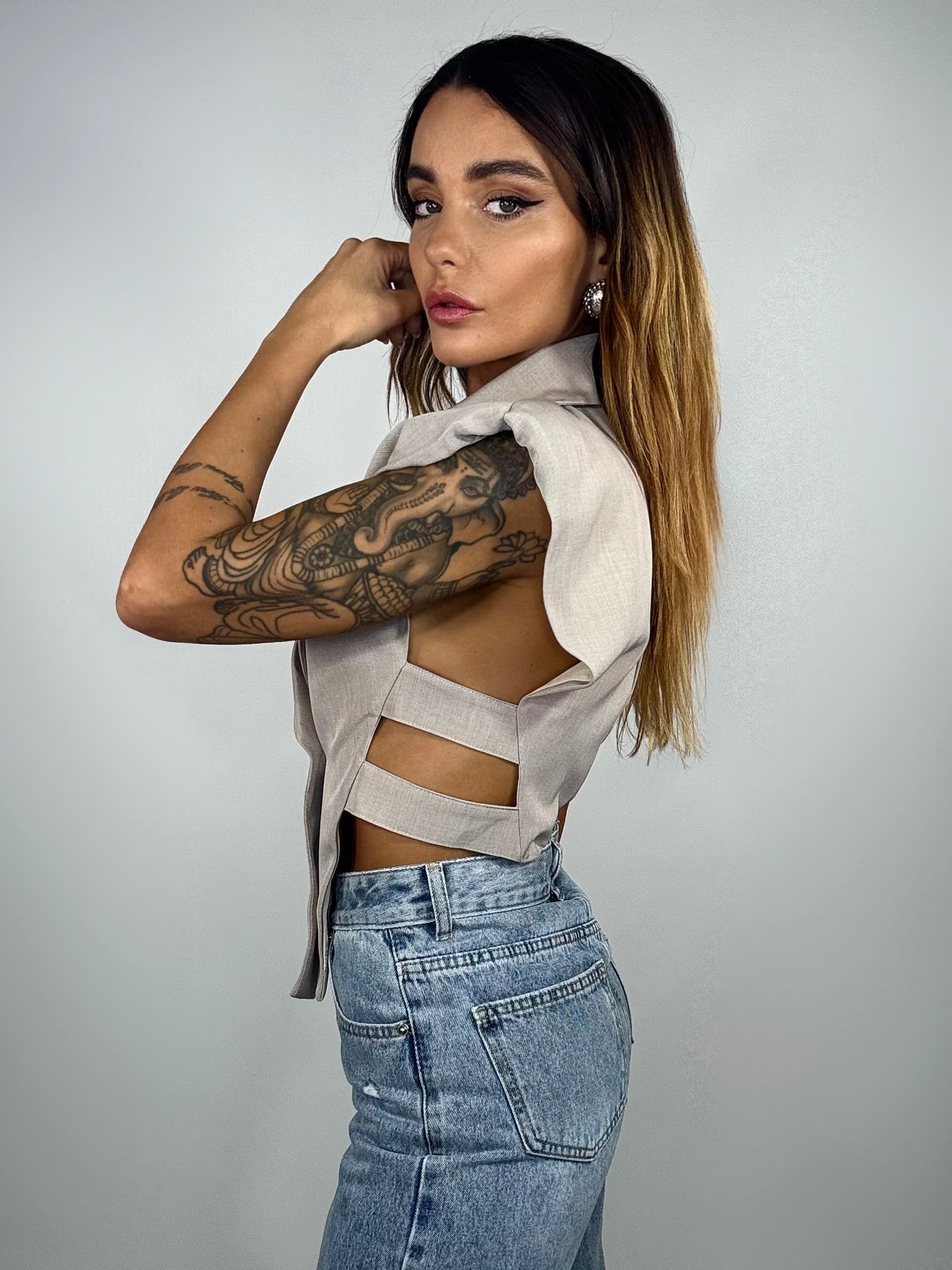 Gilet Crop Spalline e Cut Out - Tortora