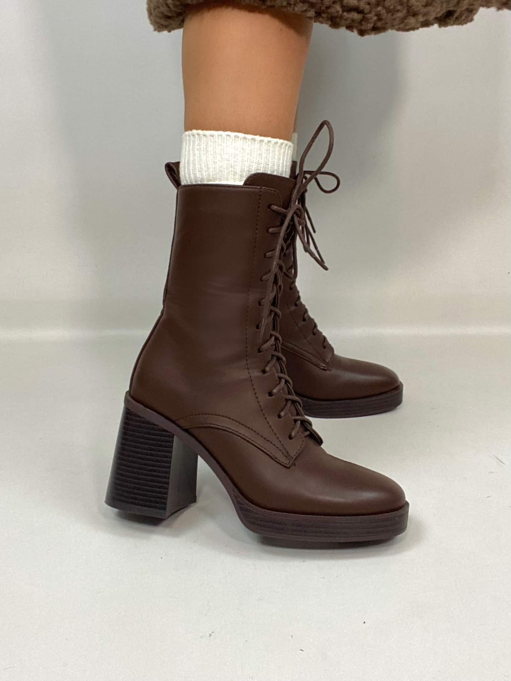 Stivaletti Stringati con Tacco Largo - Marrone