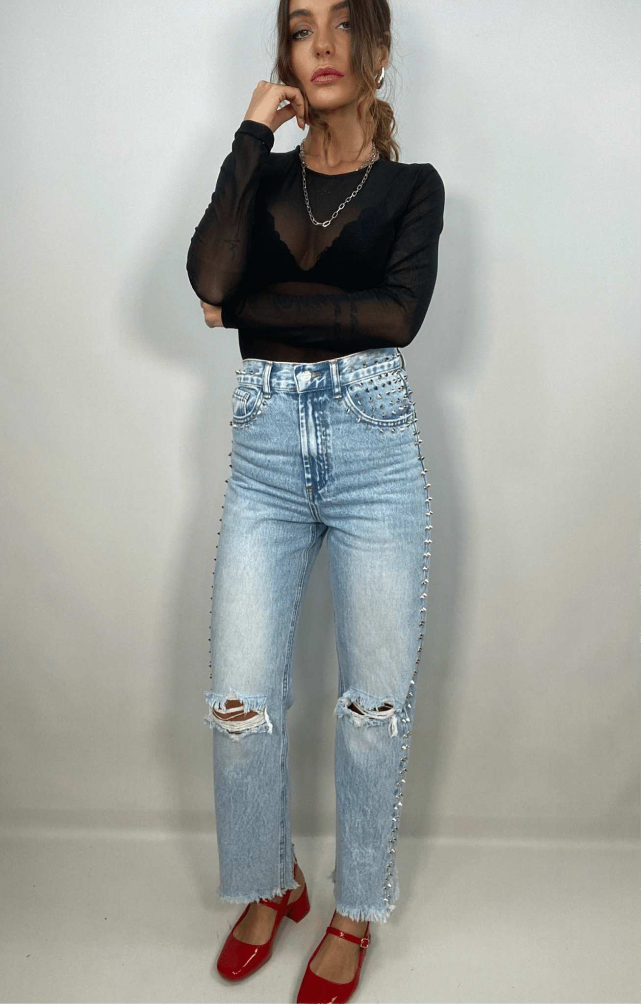 Jeans Straight con Borchie e Strappi  - Jeans Chiaro