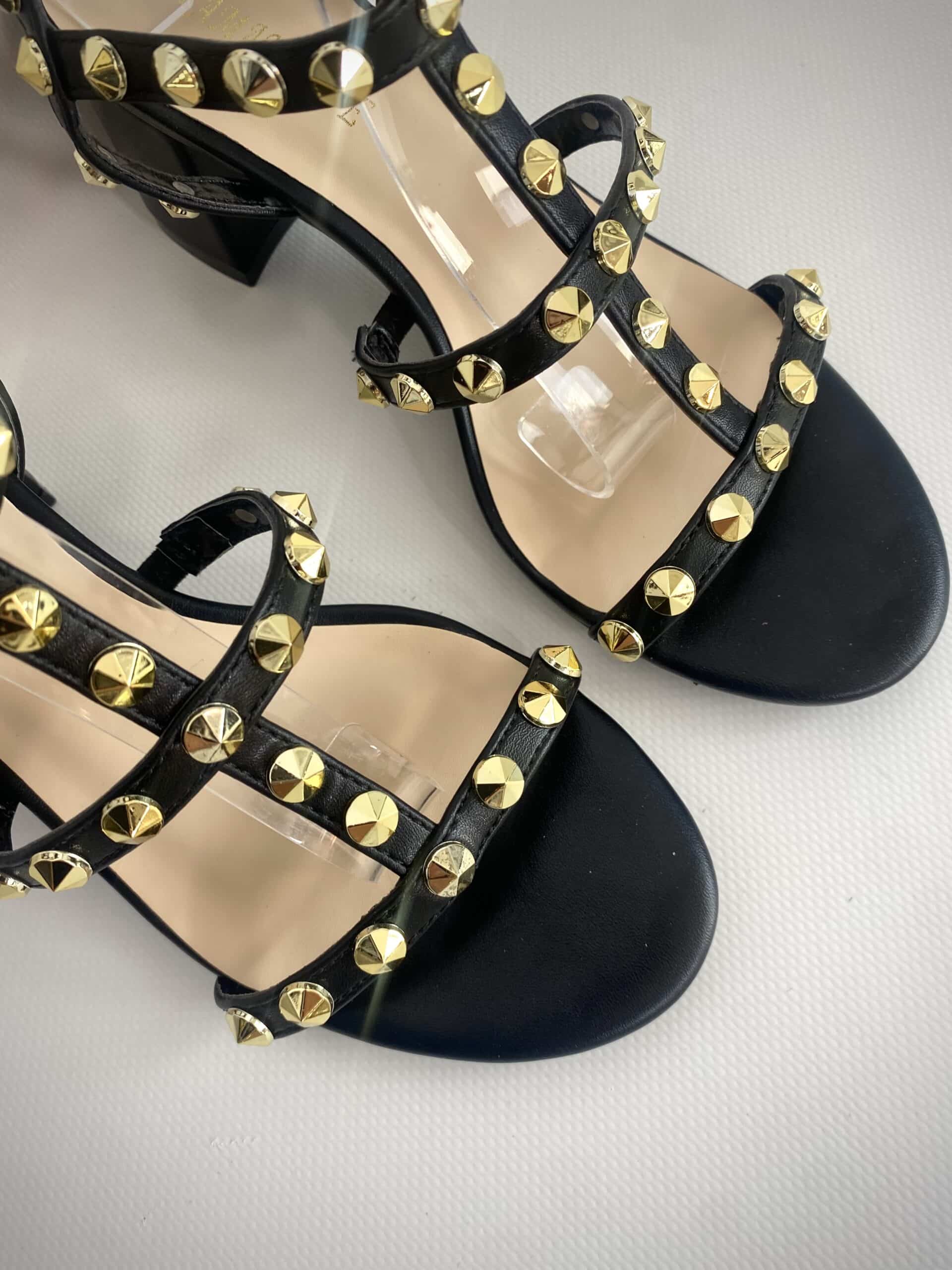 Sandali Studs con Tacco Comodo e Borchie - Nero