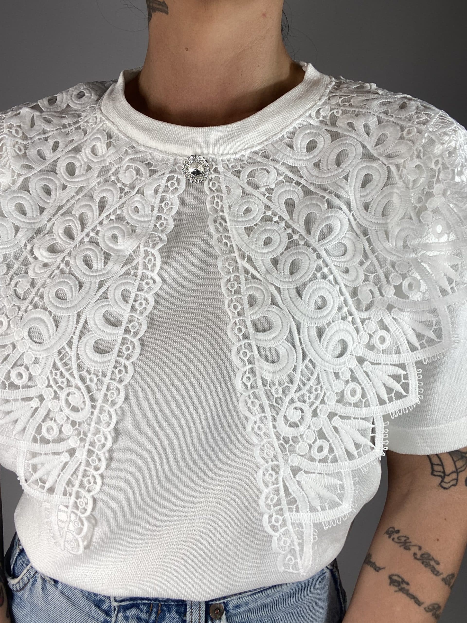 T-Shirt con Maxi Colletto in Pizzo - Bianco