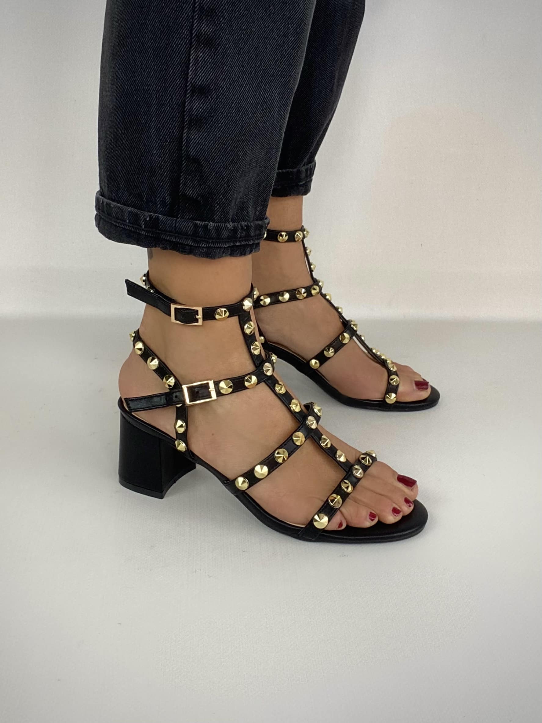 Sandali Studs con Tacco Comodo e Borchie - Nero