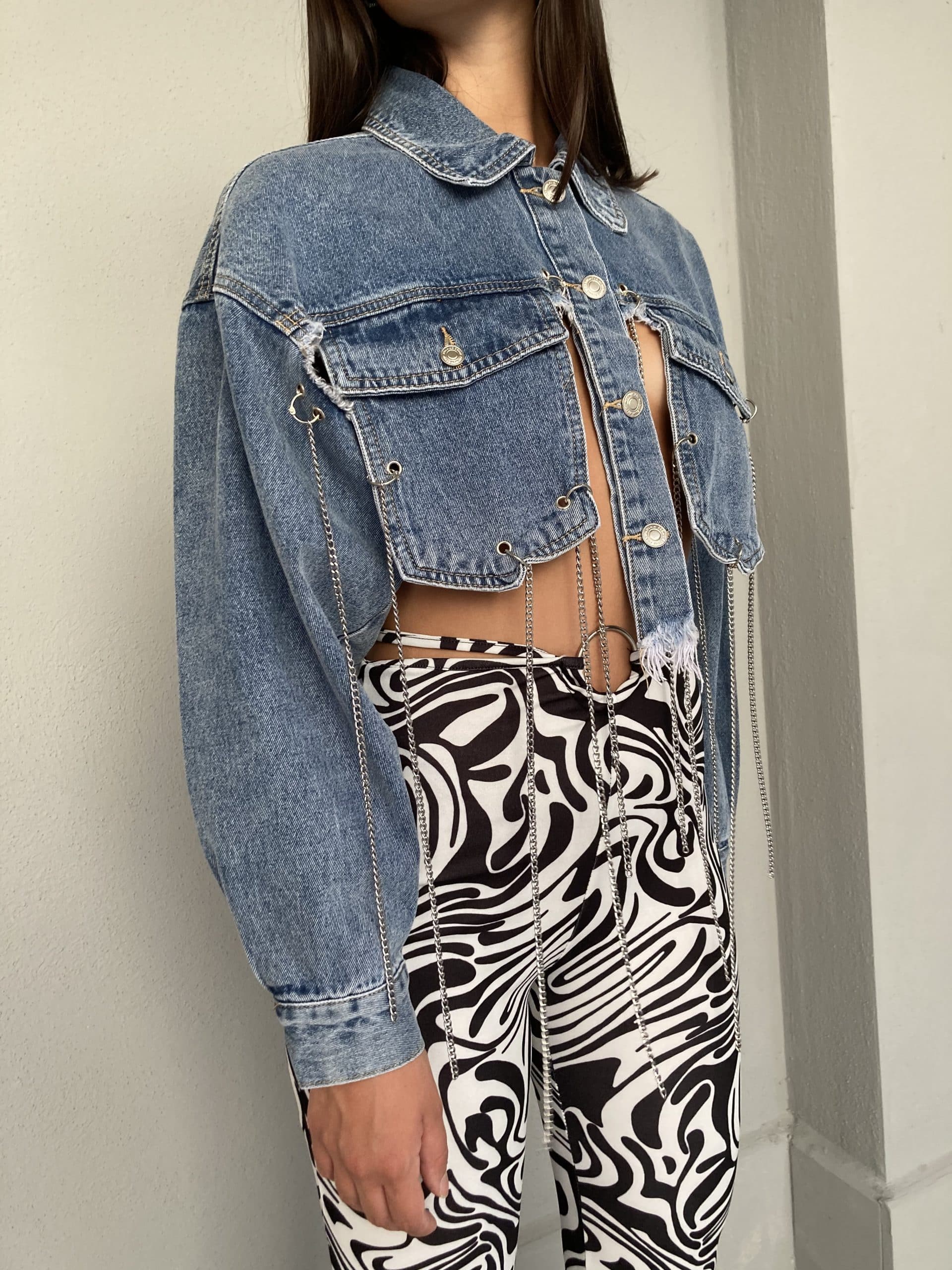 Giacca Jeans Super Crop con Catene - Denim