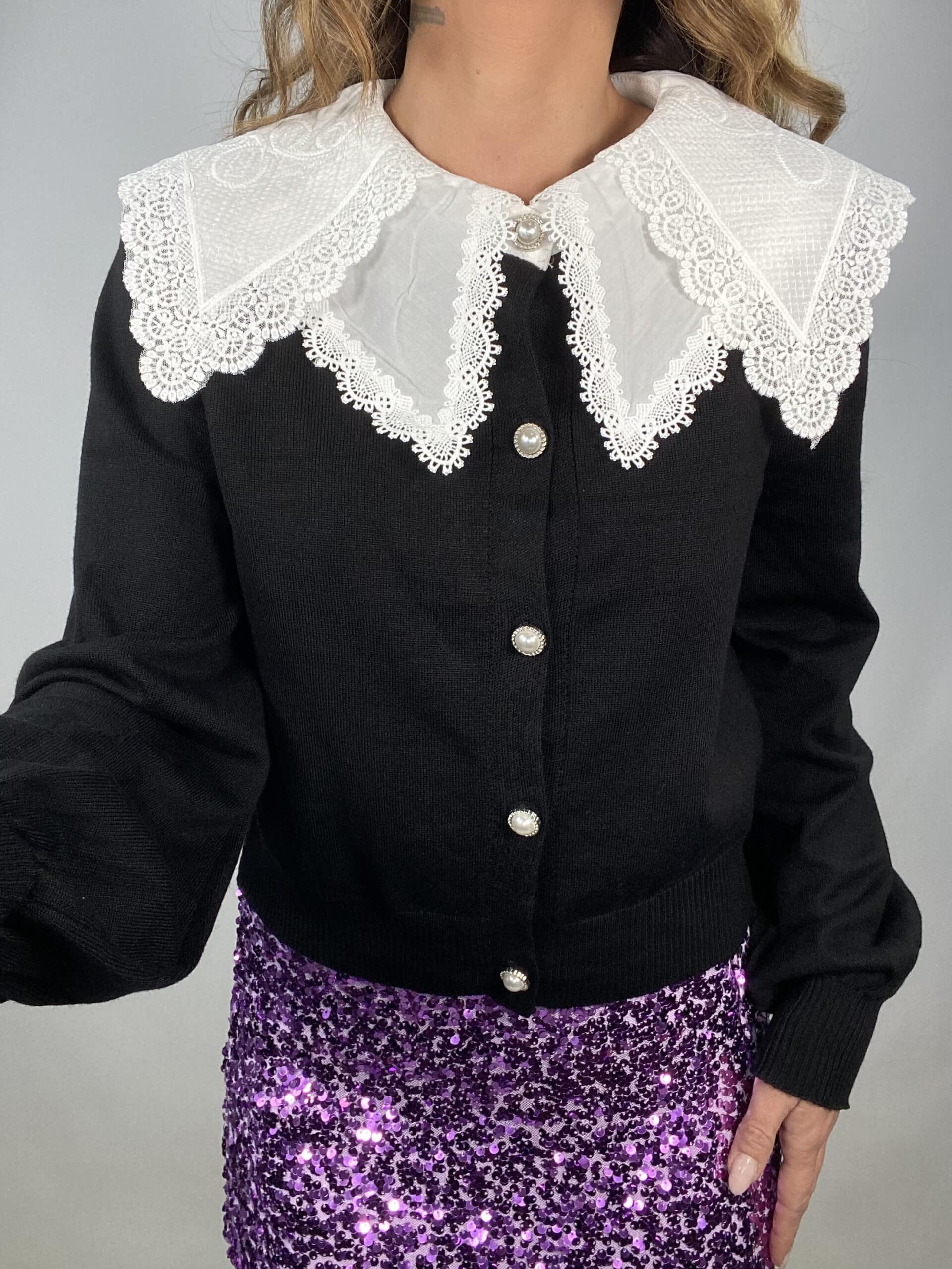 Cardigan Colletto in Pizzo Bottoni Gioiello- Nero