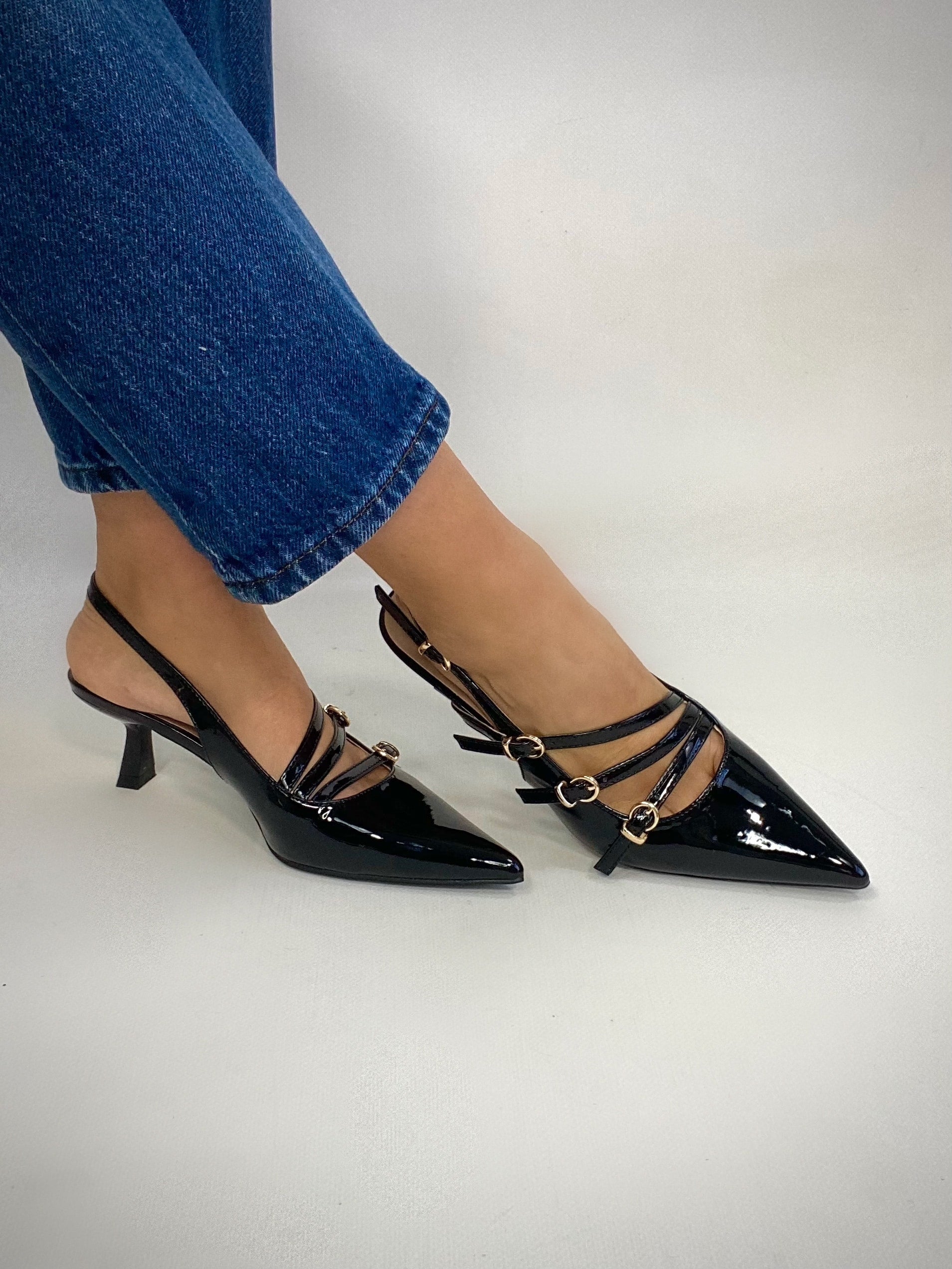 Slingback con Cinturini e Fibbie Tacco Medio - Nero