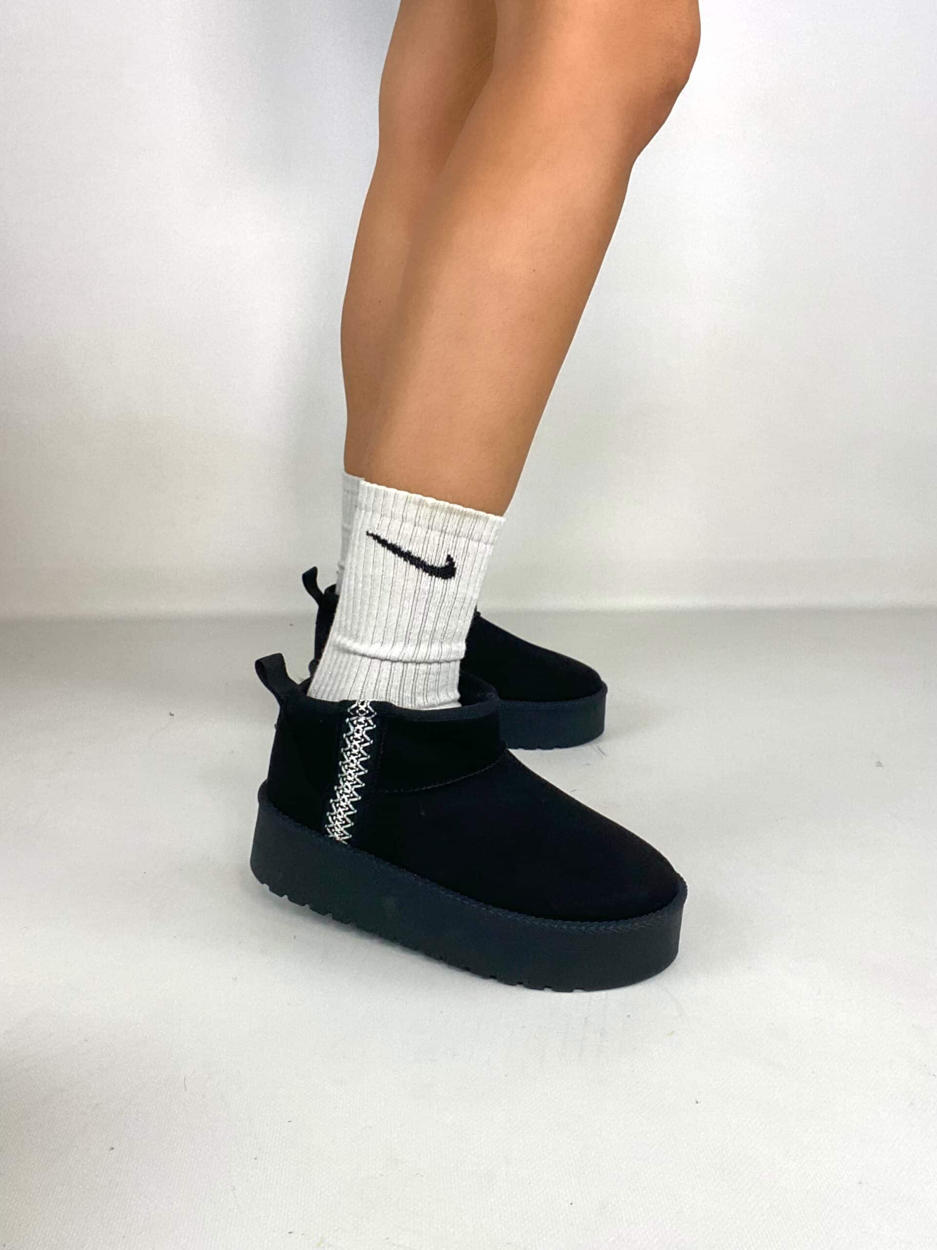 Stivaletti Bassi con Platform e Pelo - Nero / Ricamo Bianco