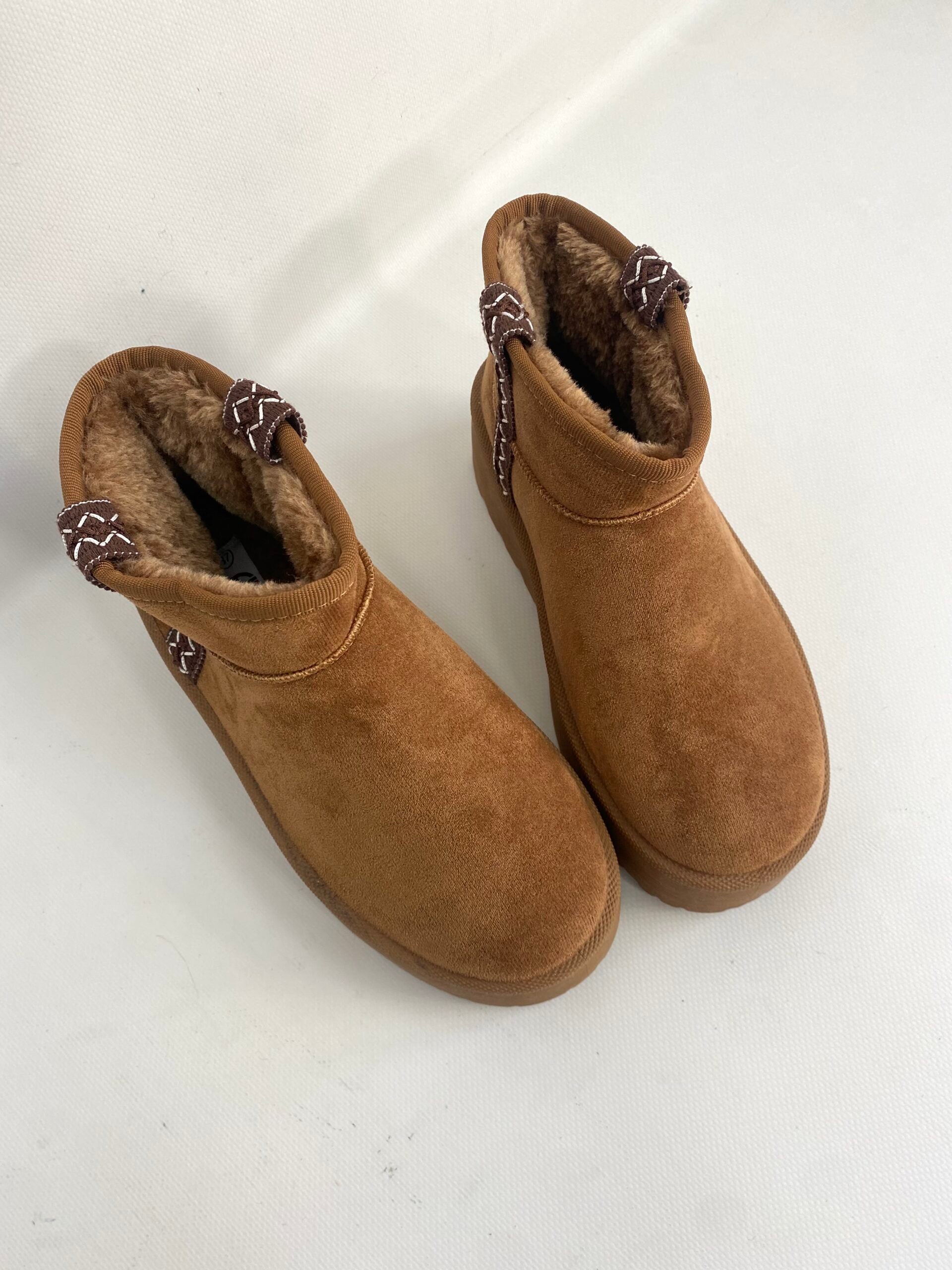 New Stivaletti Bassi con Platform e Pelo - Cammello / Ricamo Marrone