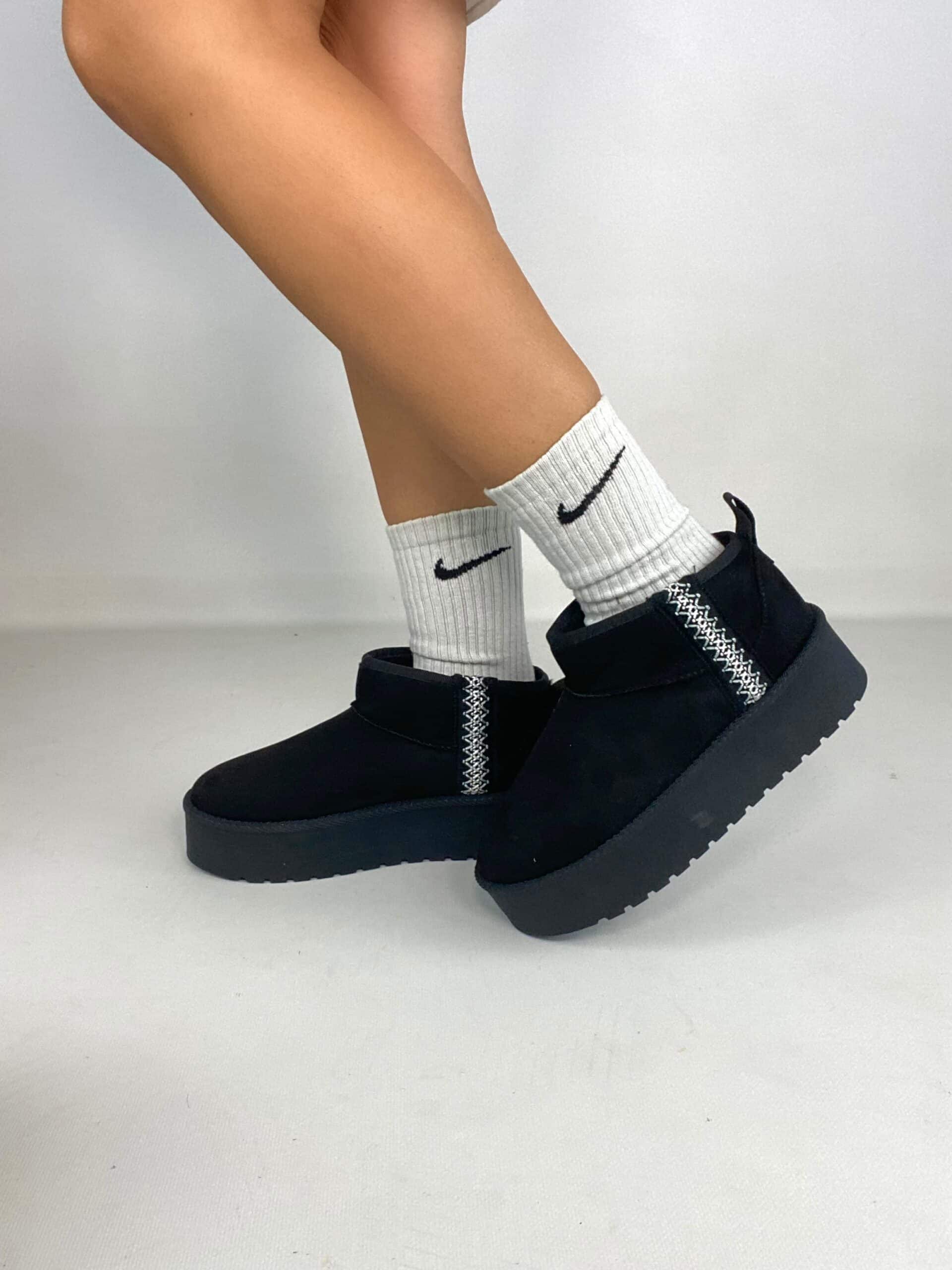 Stivaletti Bassi con Platform e Pelo - Nero / Ricamo Bianco