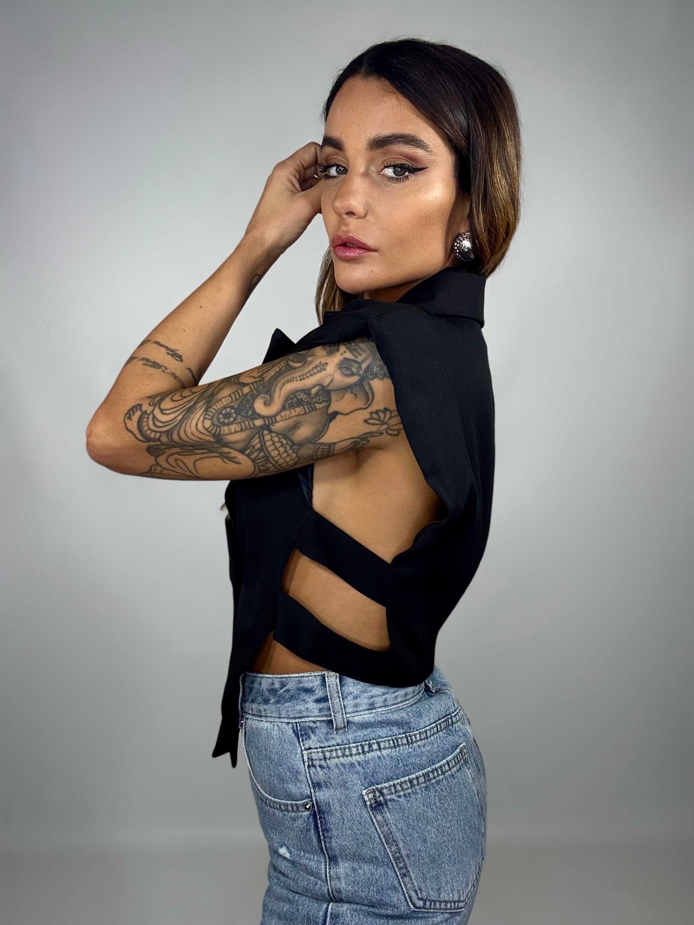 Gilet Crop Spalline e Cut Out - Nero