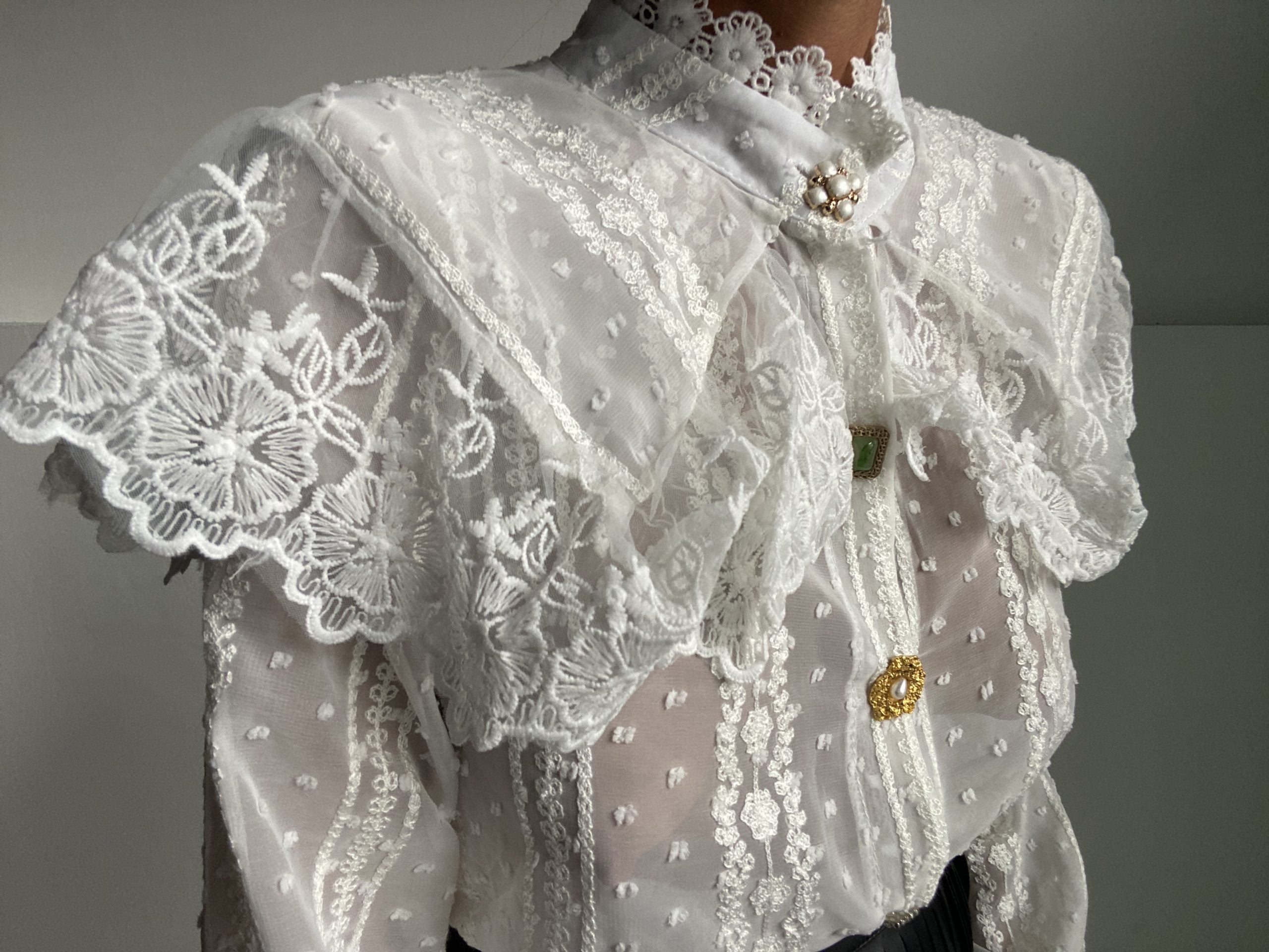 Cardigan Colletto Pizzo Bottoni Gioiello- Grigio