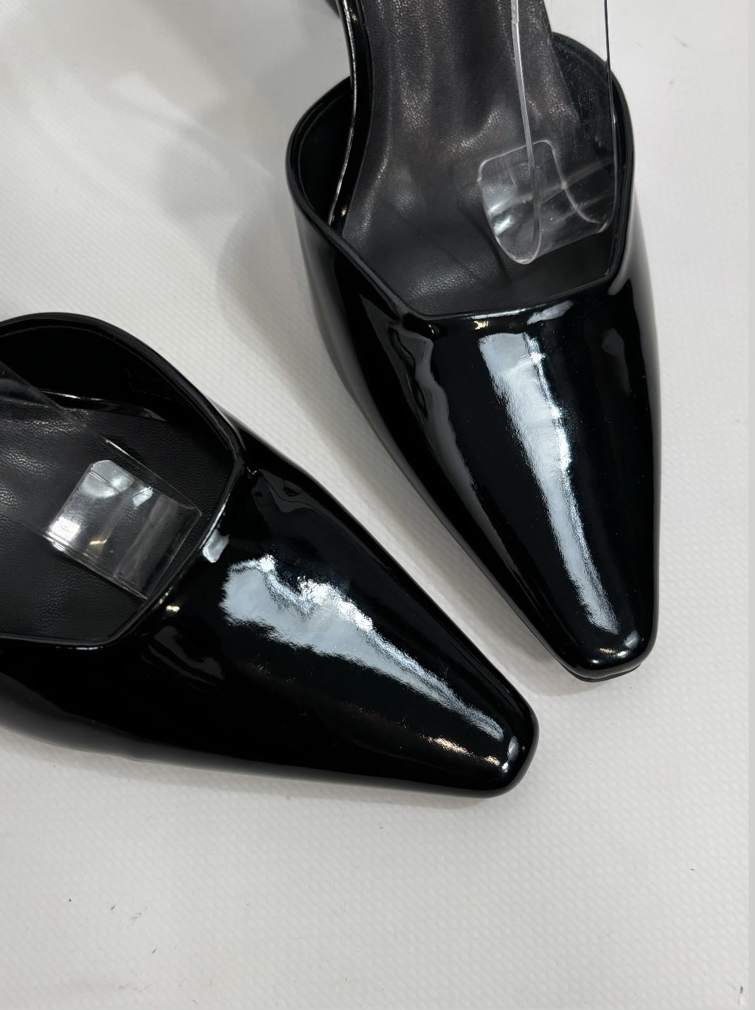 Sabot con Fibbietta e Tacco Medio - Nero