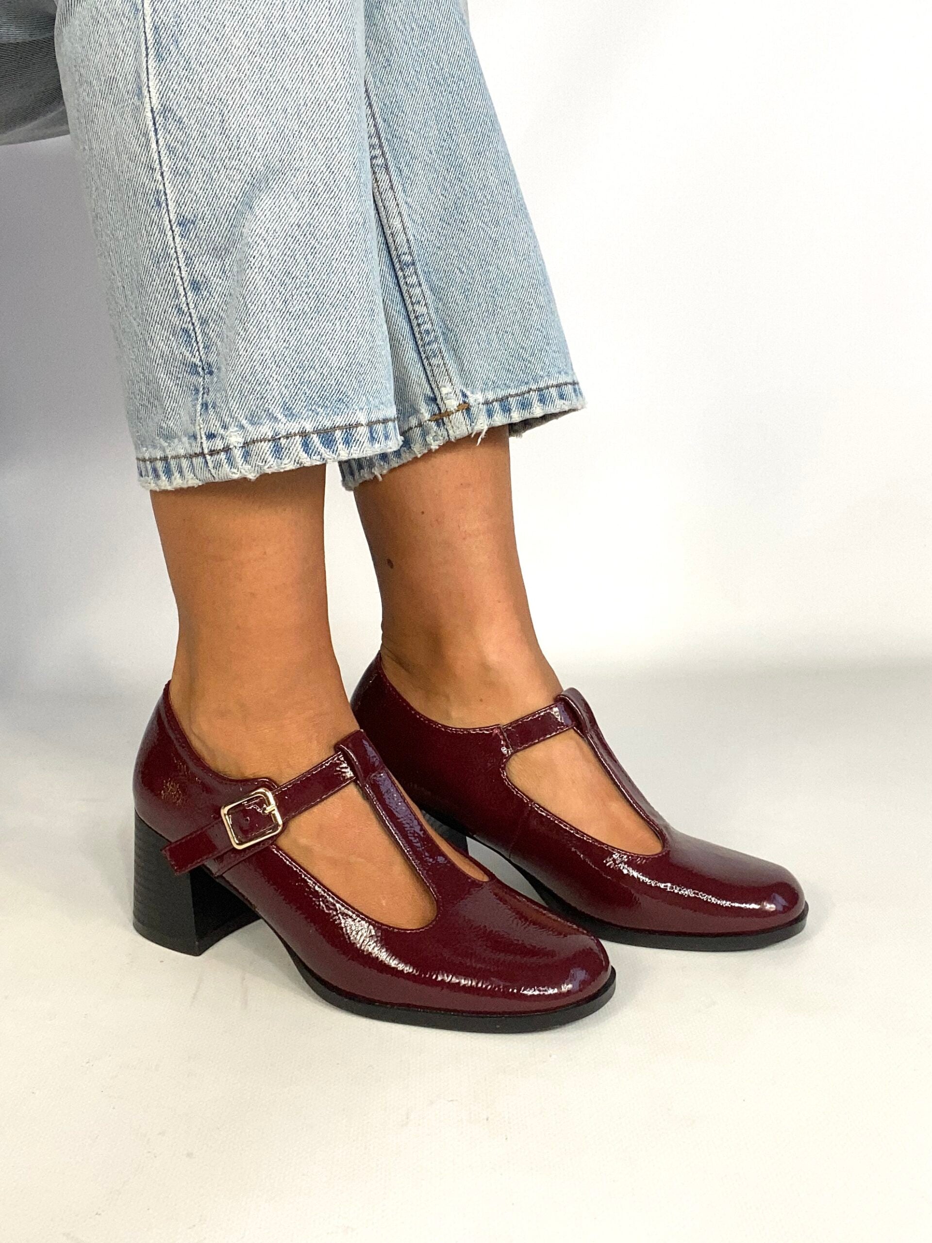 Mary Jane T- Bar Medium Heels  - Vernice Bordeaux
