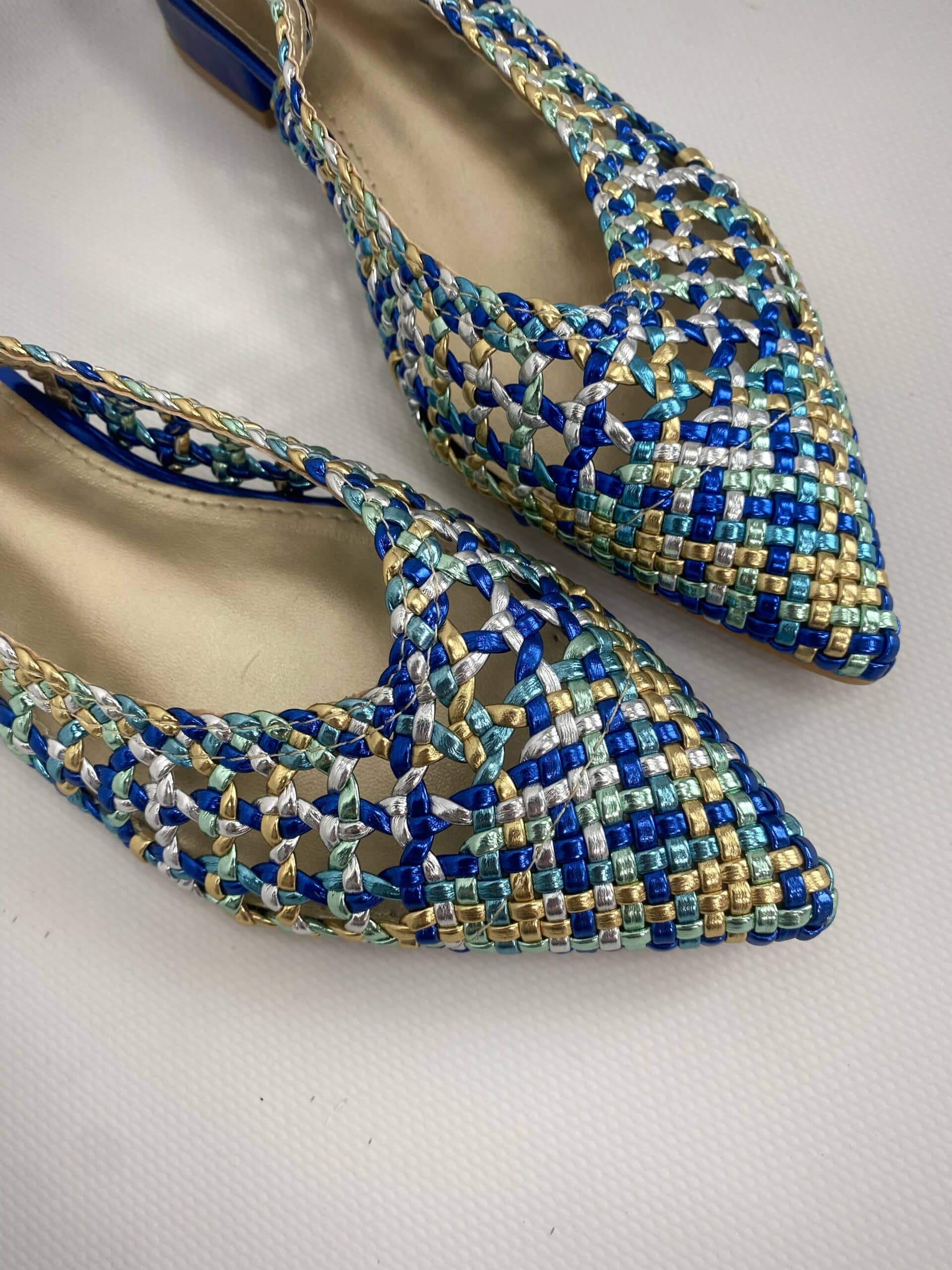 Slingback Flat Rafia 2.0 - Bicolor Oro / Blu