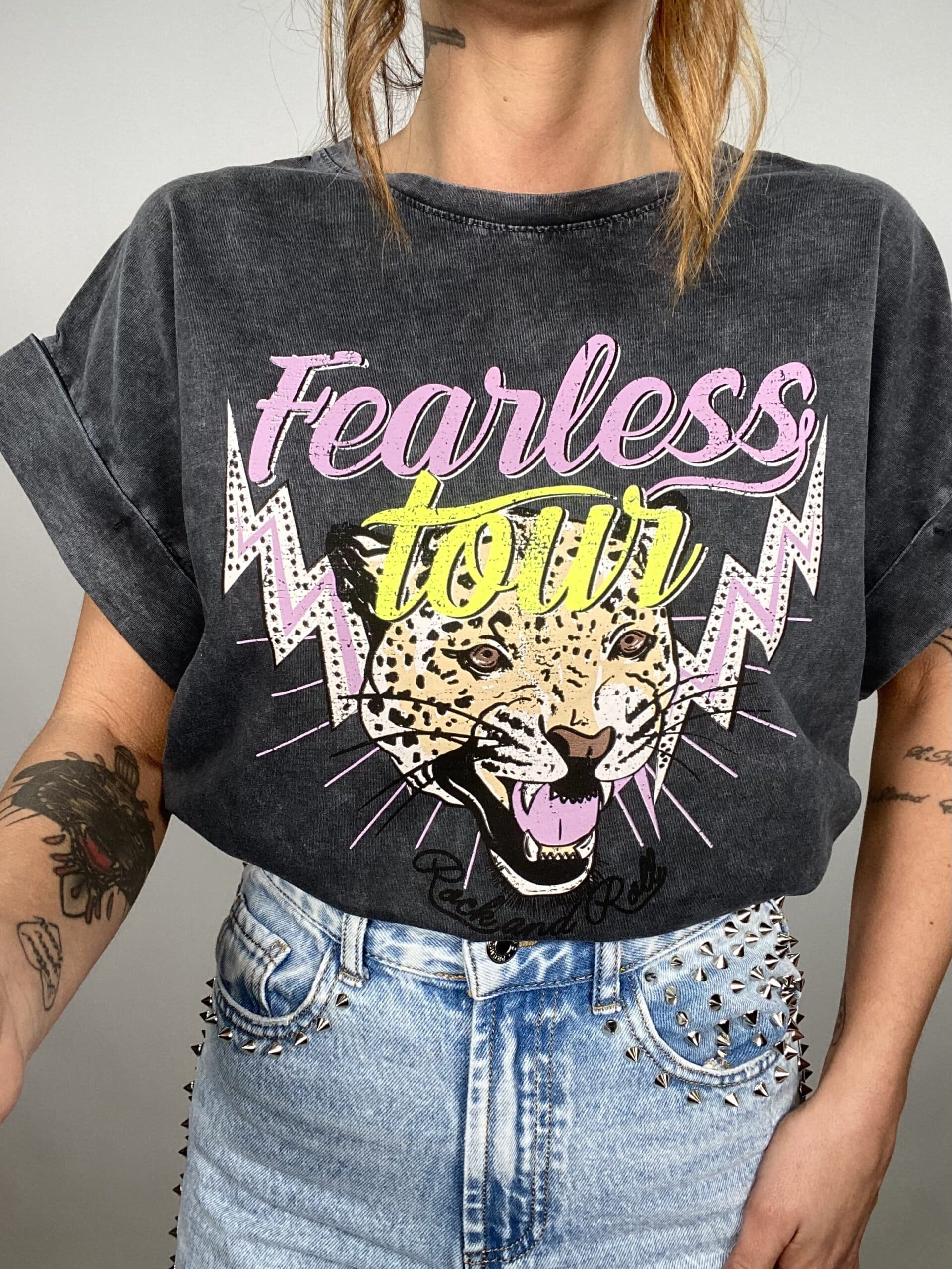 T-shirt Acid Wash Oversize - Leopardo - Fearless Tour