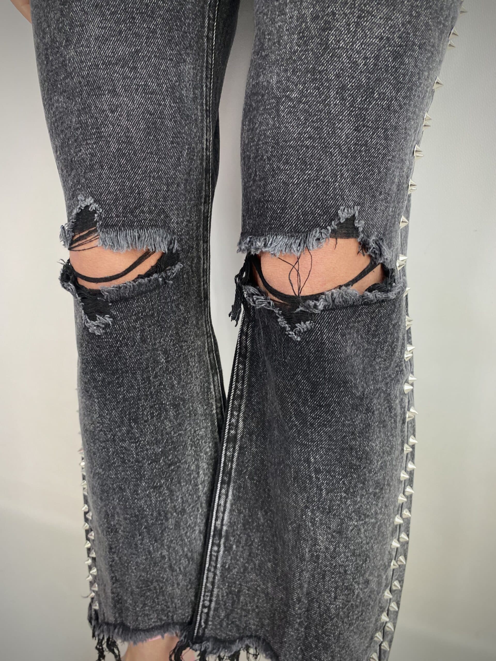 Jeans Straight con Borchie e Strappi  - Nero Slavato