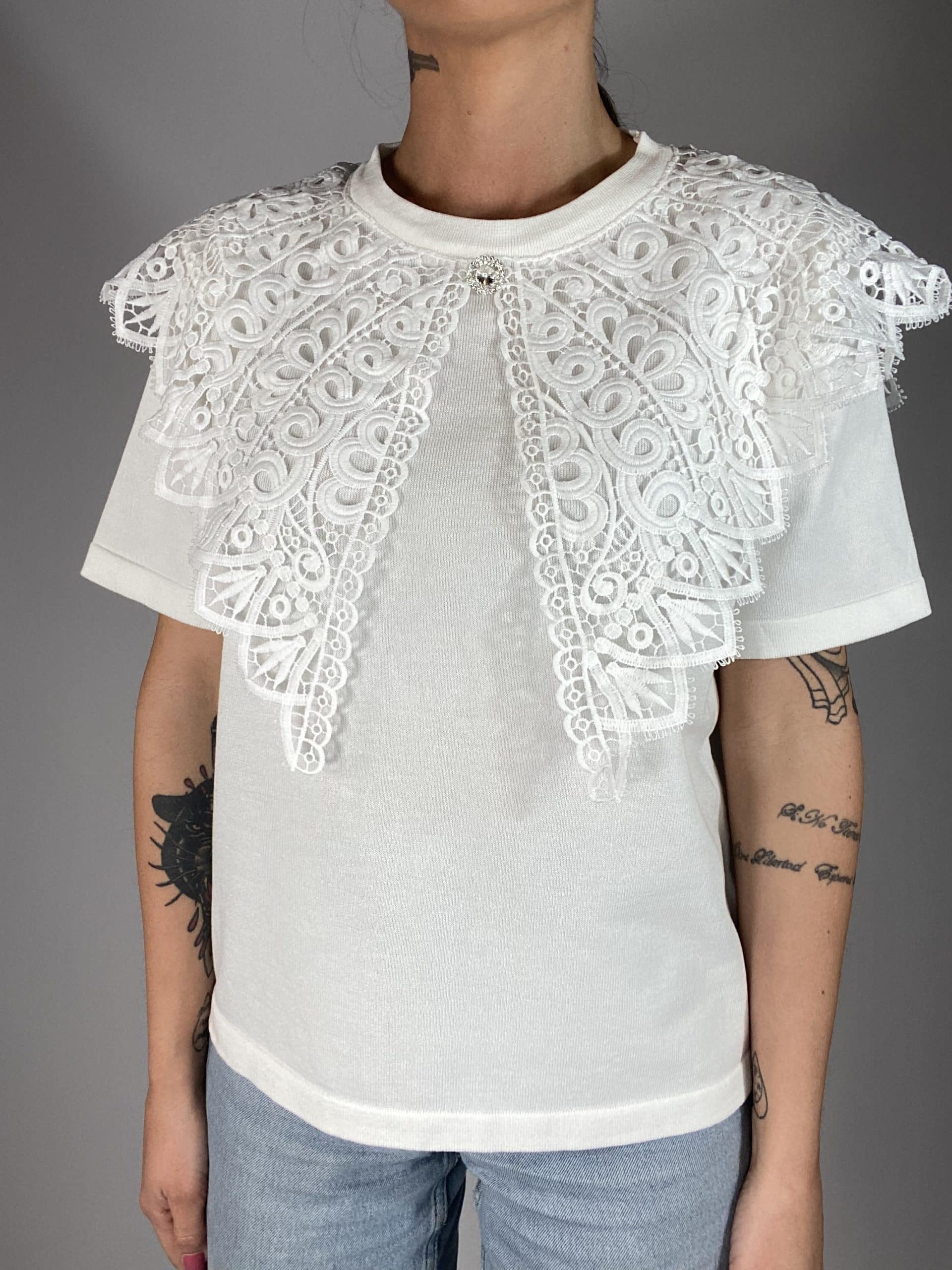 T-Shirt con Maxi Colletto in Pizzo - Bianco