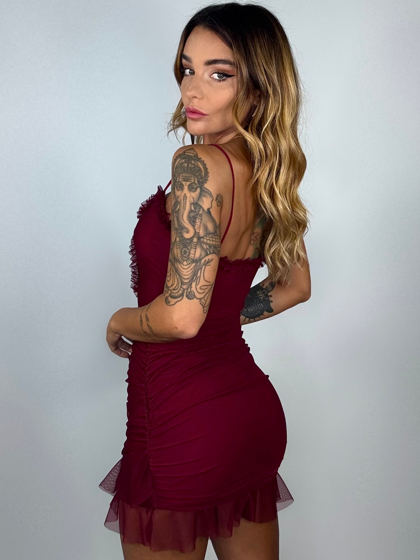 Mini Dress Cut Out con Volant - Bordeaux