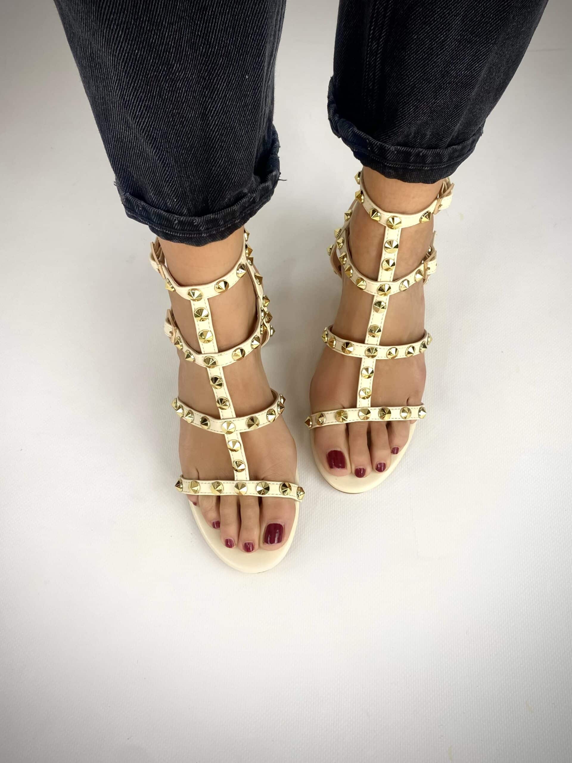 Sandali Studs con Tacco Comodo e Borchie - Beige