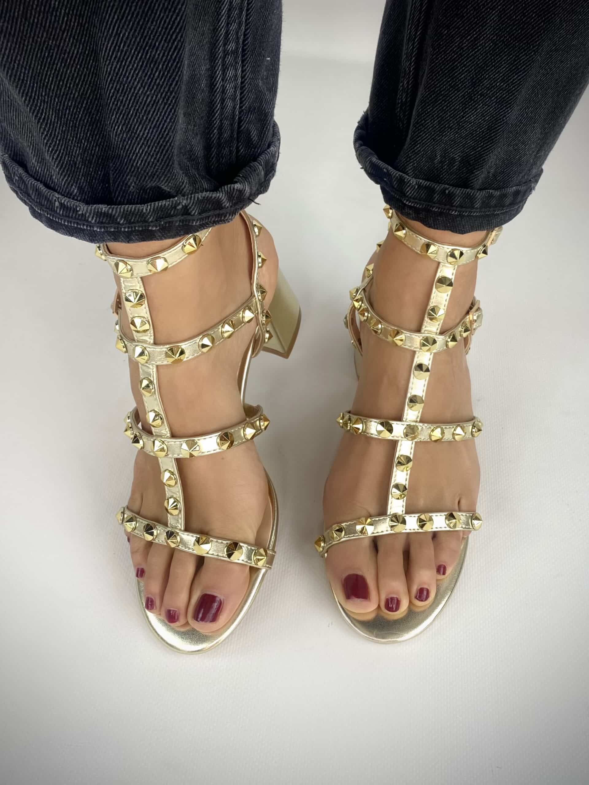 Sandali Studs con Tacco Comodo e Borchie - Oro