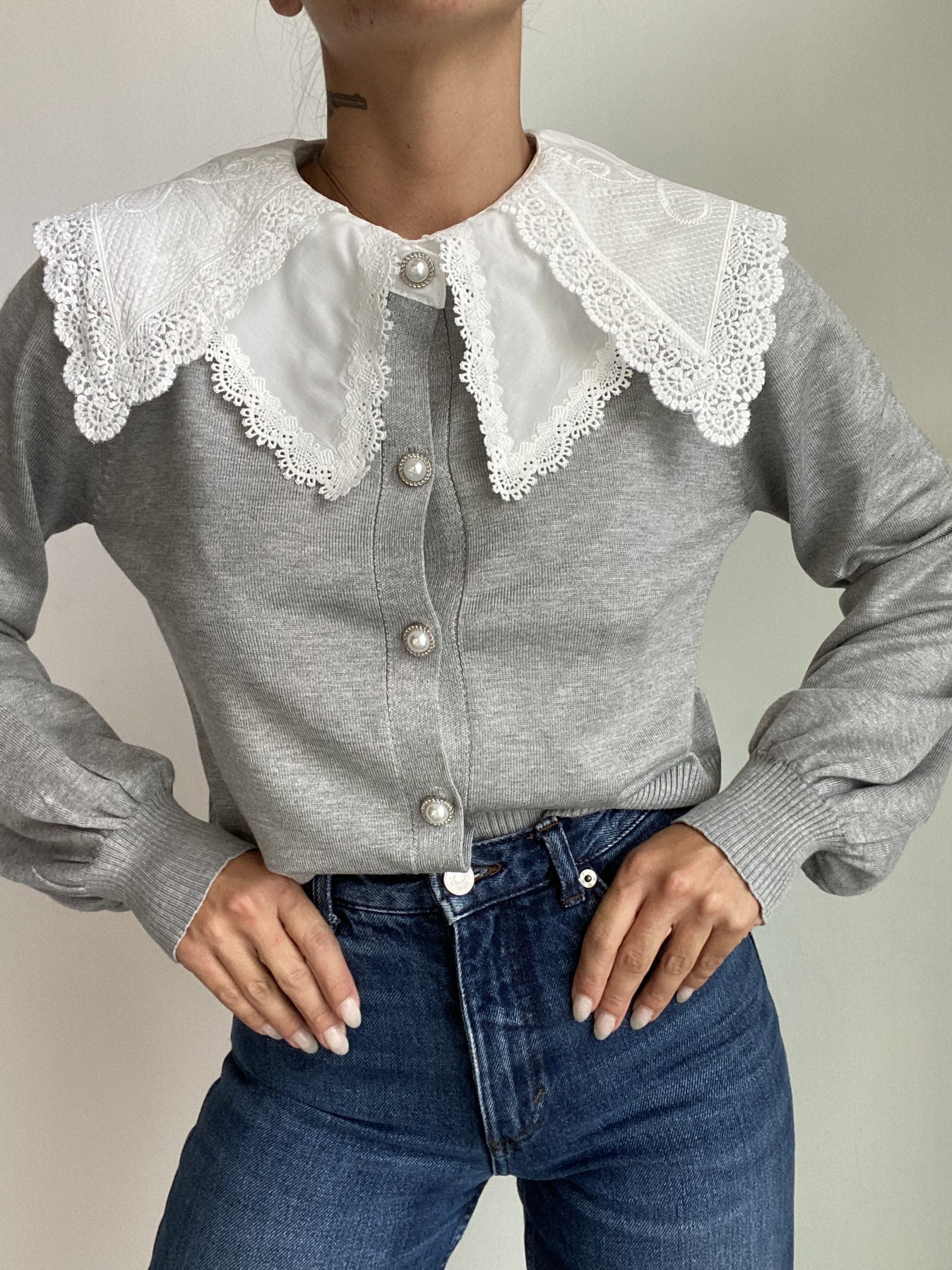 Cardigan Colletto Pizzo Bottoni Gioiello- Grigio