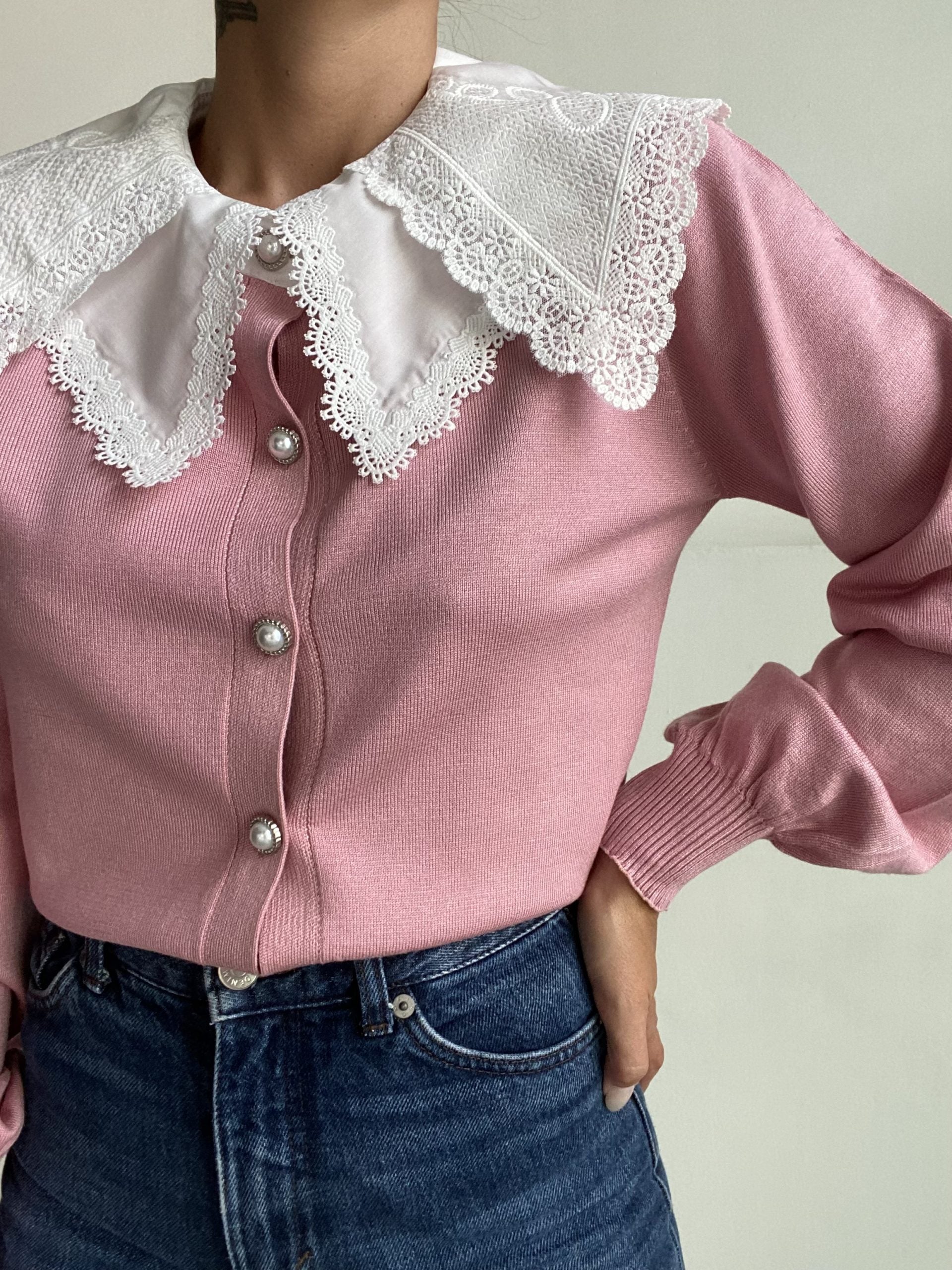 Cardigan Colletto Pizzo Bottoni Gioiello- Rosa