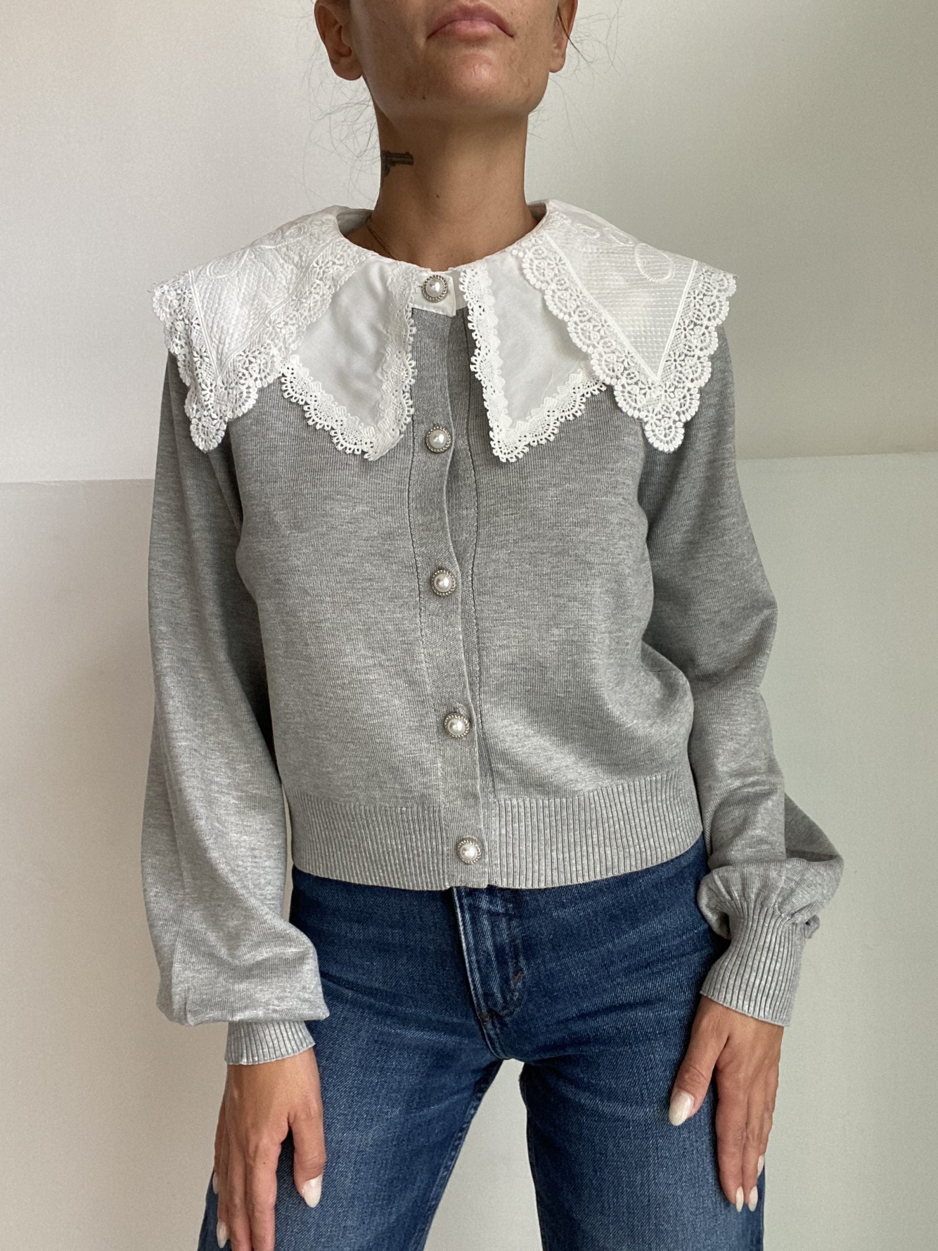 Cardigan Colletto Pizzo Bottoni Gioiello- Grigio