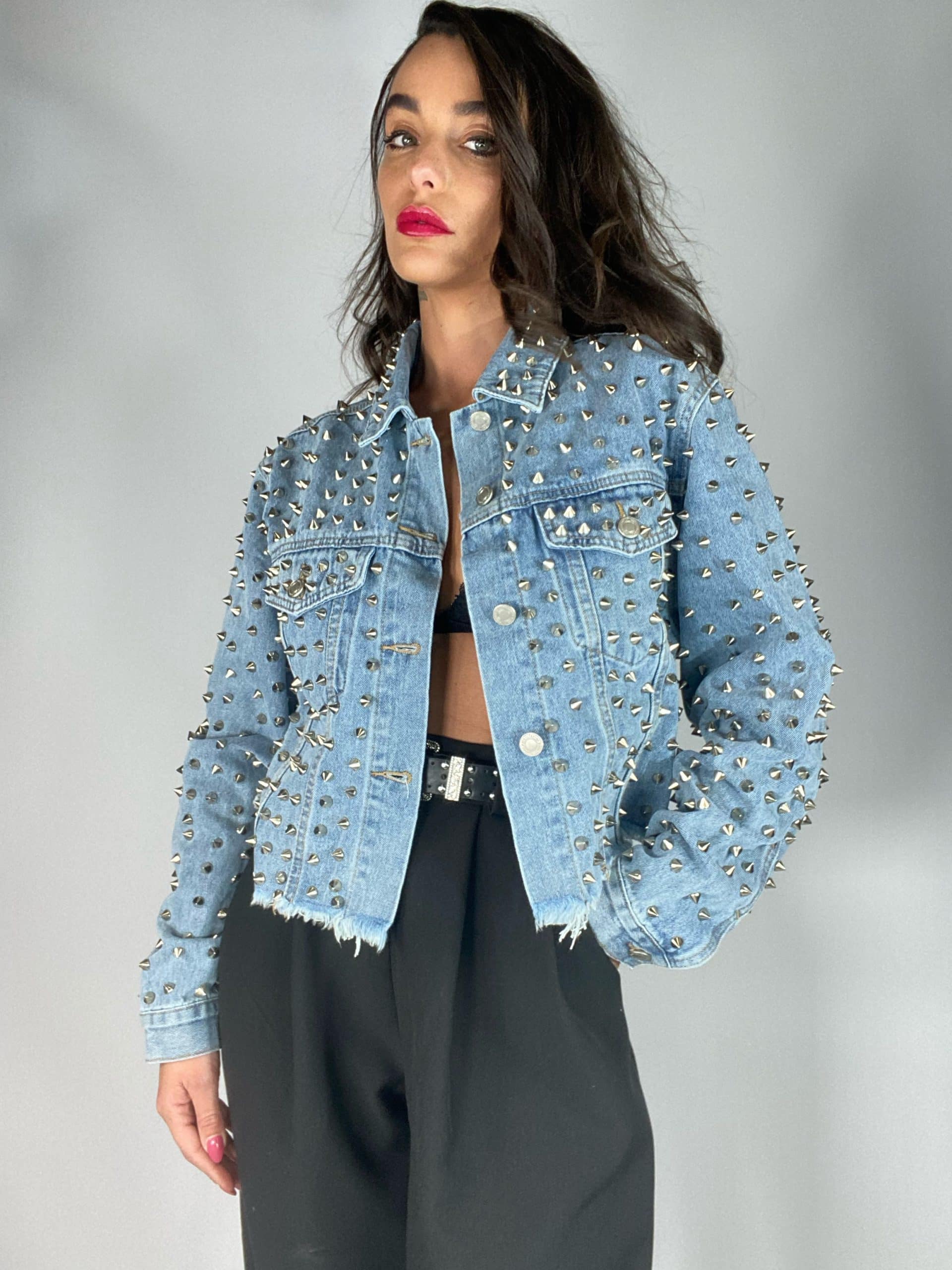 Giacca Jeans Cropped con Borchie - Denim Chiaro.