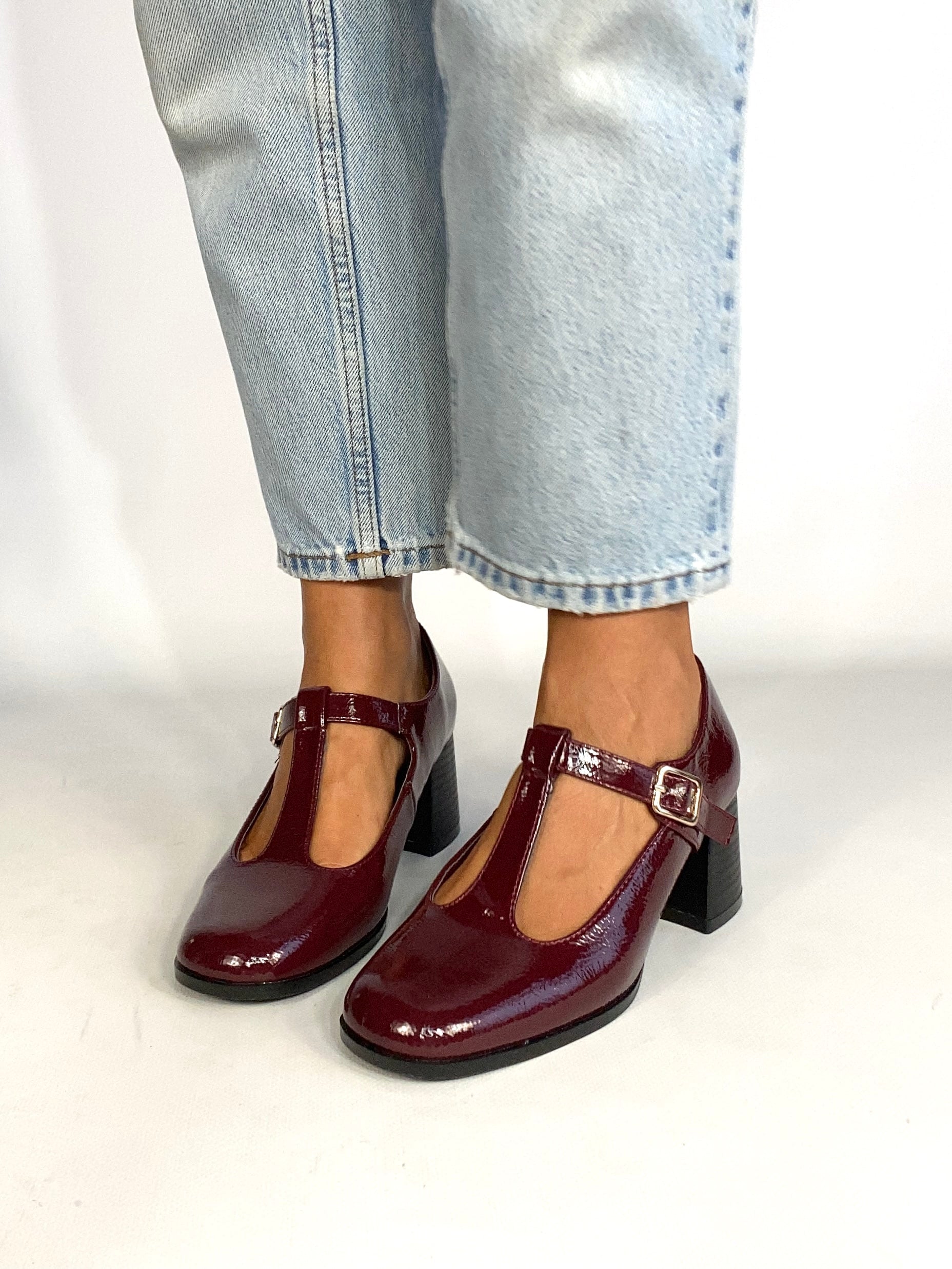 Mary Jane T- Bar Medium Heels  - Vernice Bordeaux