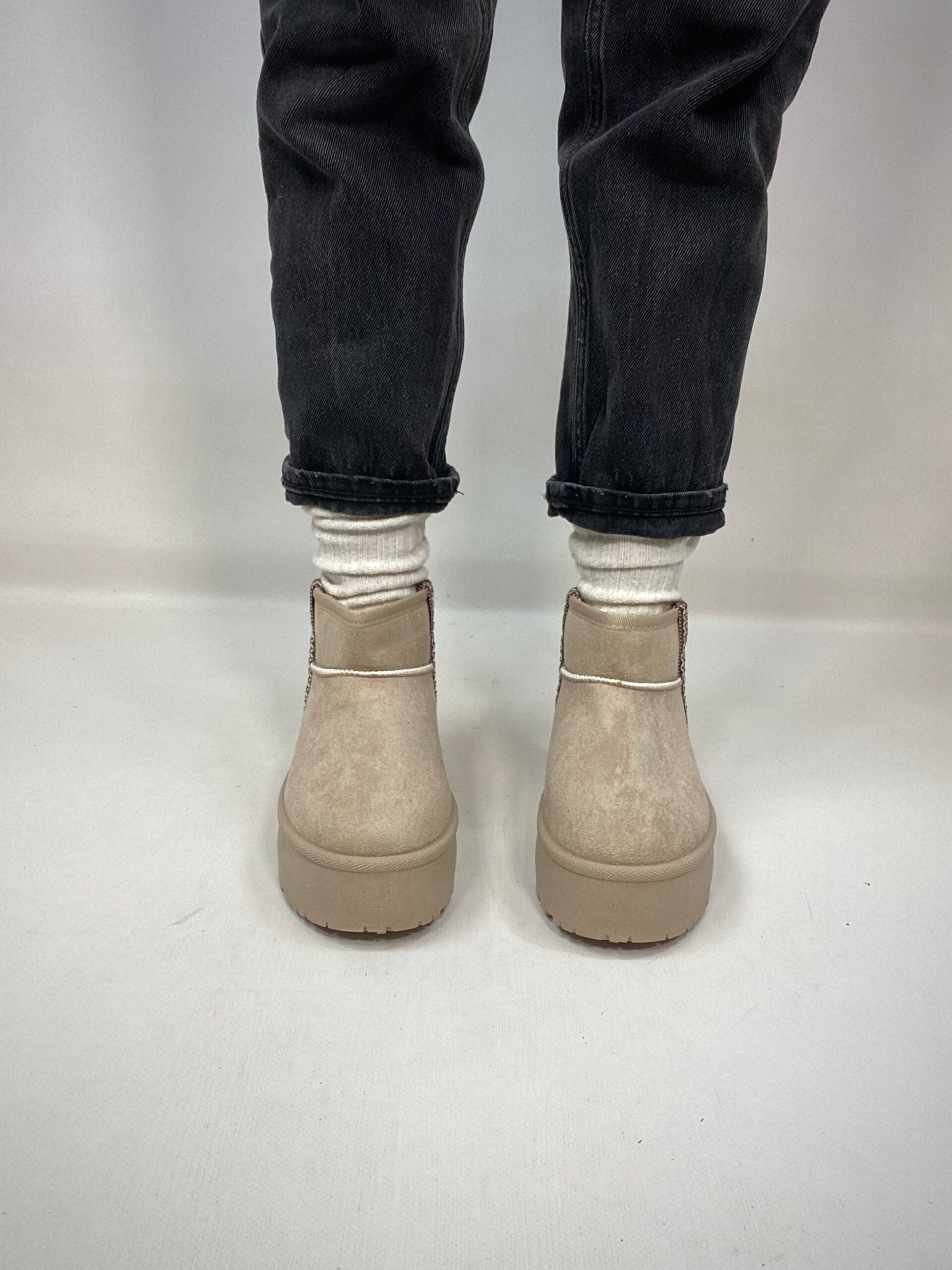 Stivaletti Bassi con Platform e Pelo - Beige / Ricamo Marrone ( Pelliccia Bianca)