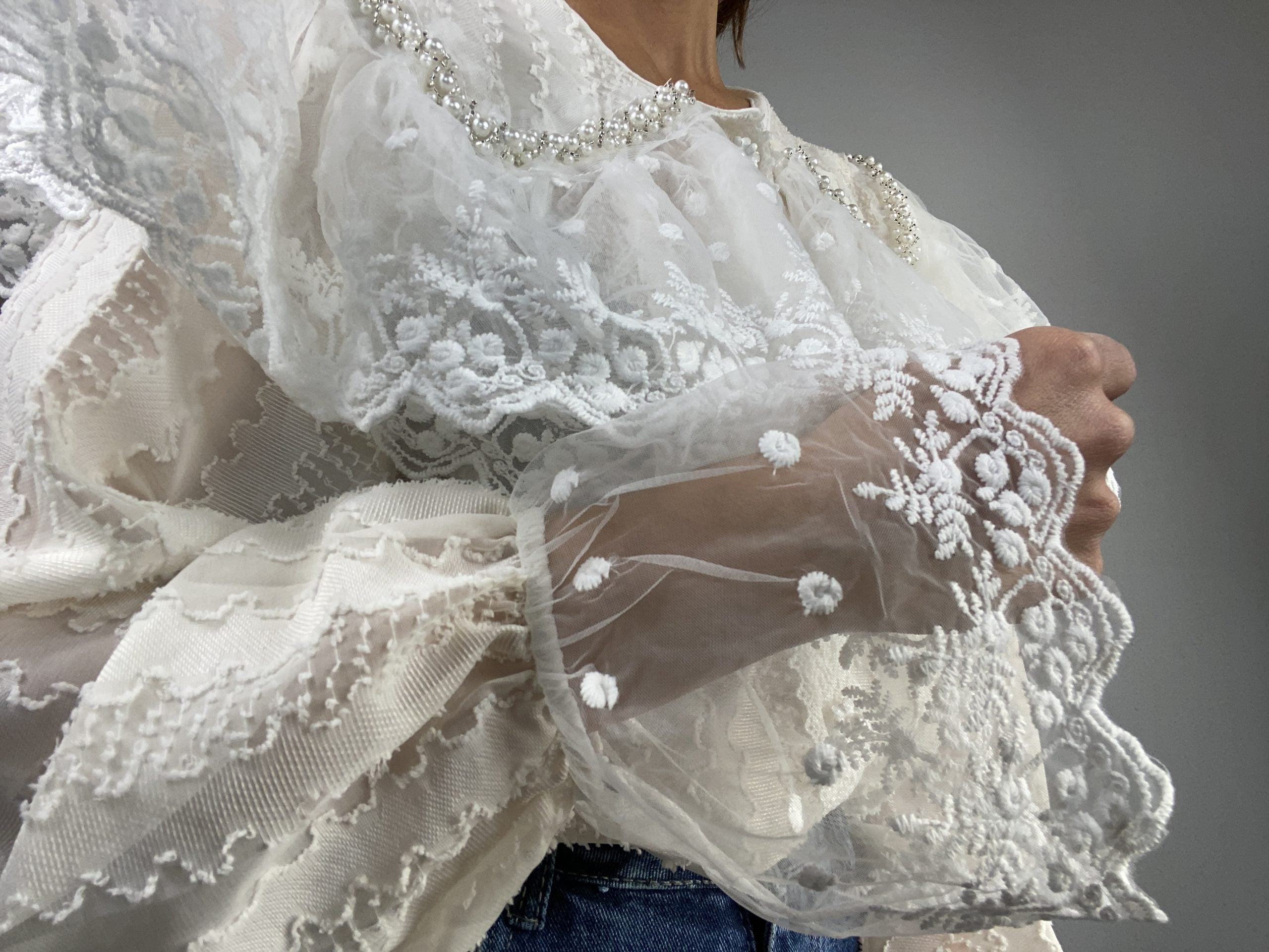 Camicia Vittoriana Maxi Colletto Bottoni Gioiello - Bianco / Panna