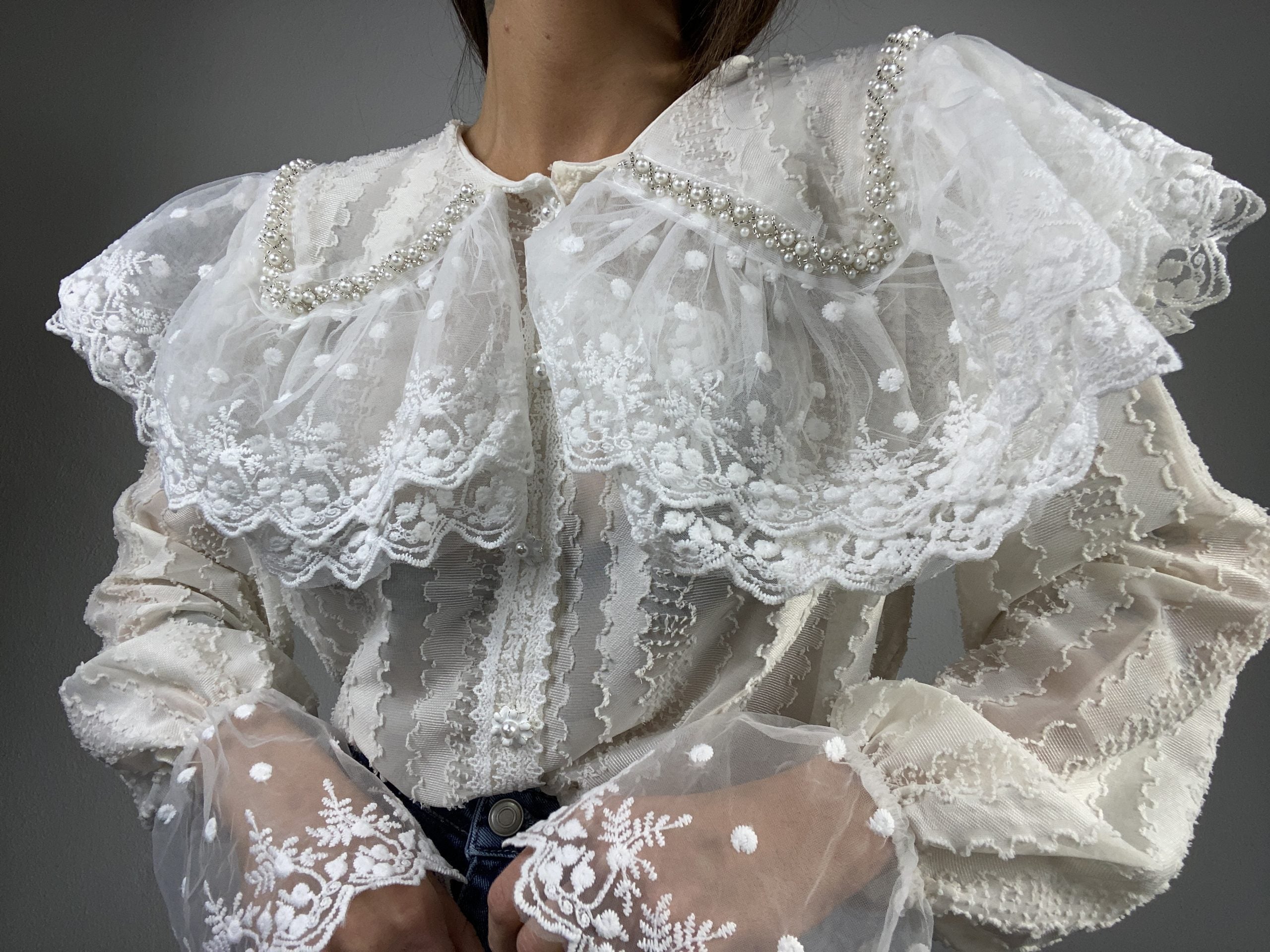 Camicia Vittoriana Maxi Colletto Bottoni Gioiello - Bianco / Panna