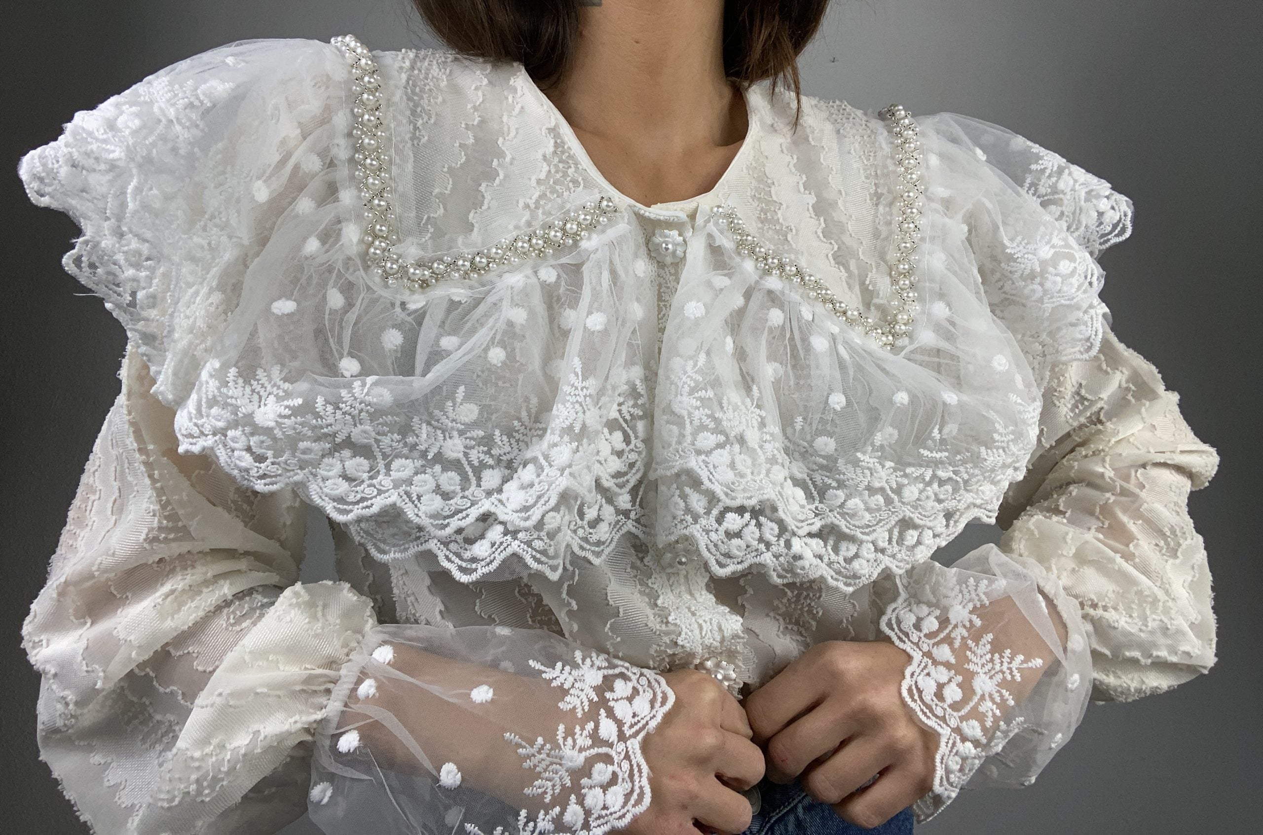 Camicia Vittoriana Maxi Colletto Bottoni Gioiello - Bianco / Panna