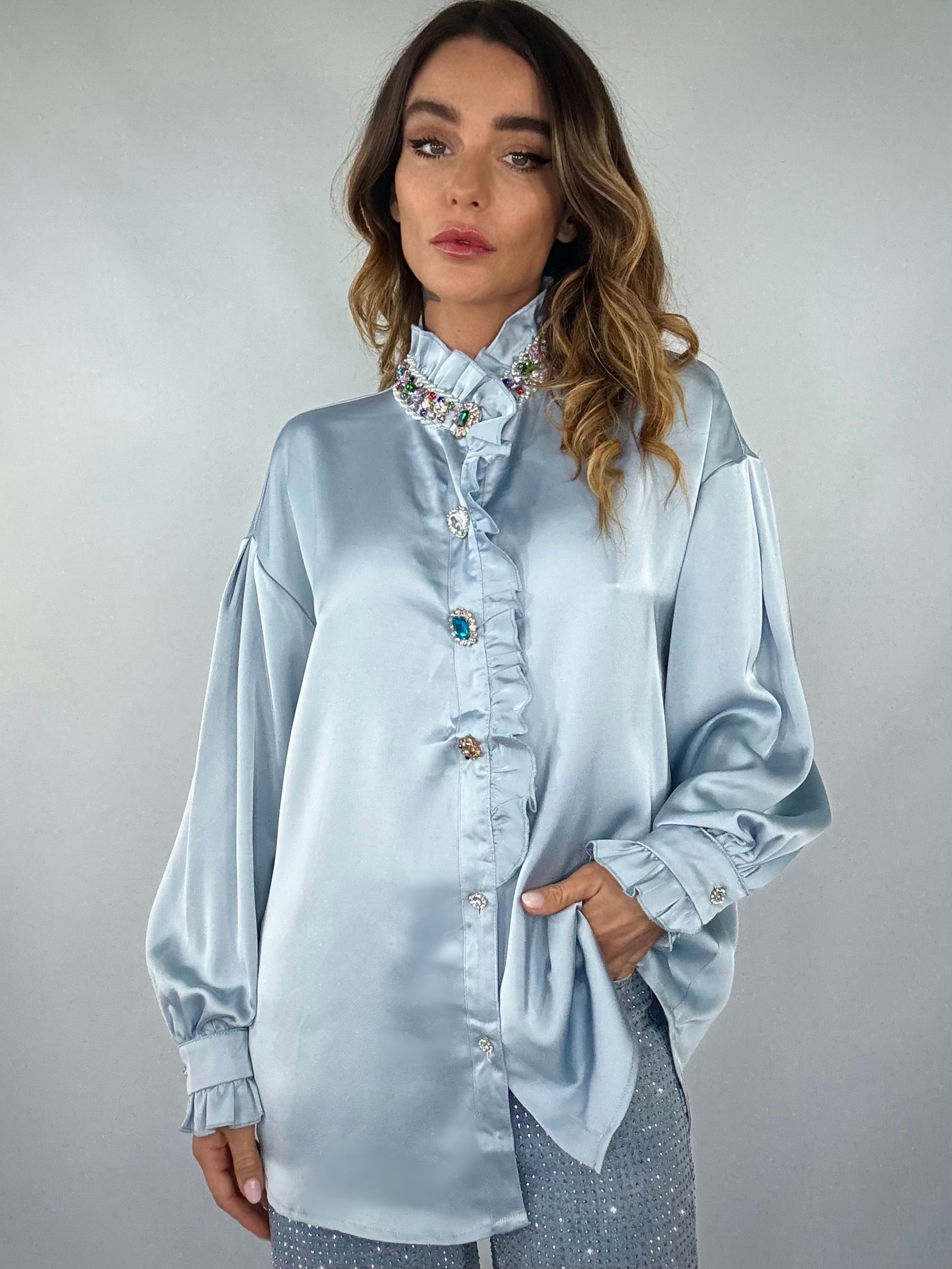 Camicia Vittoriana con Collier di Perle - Celeste
