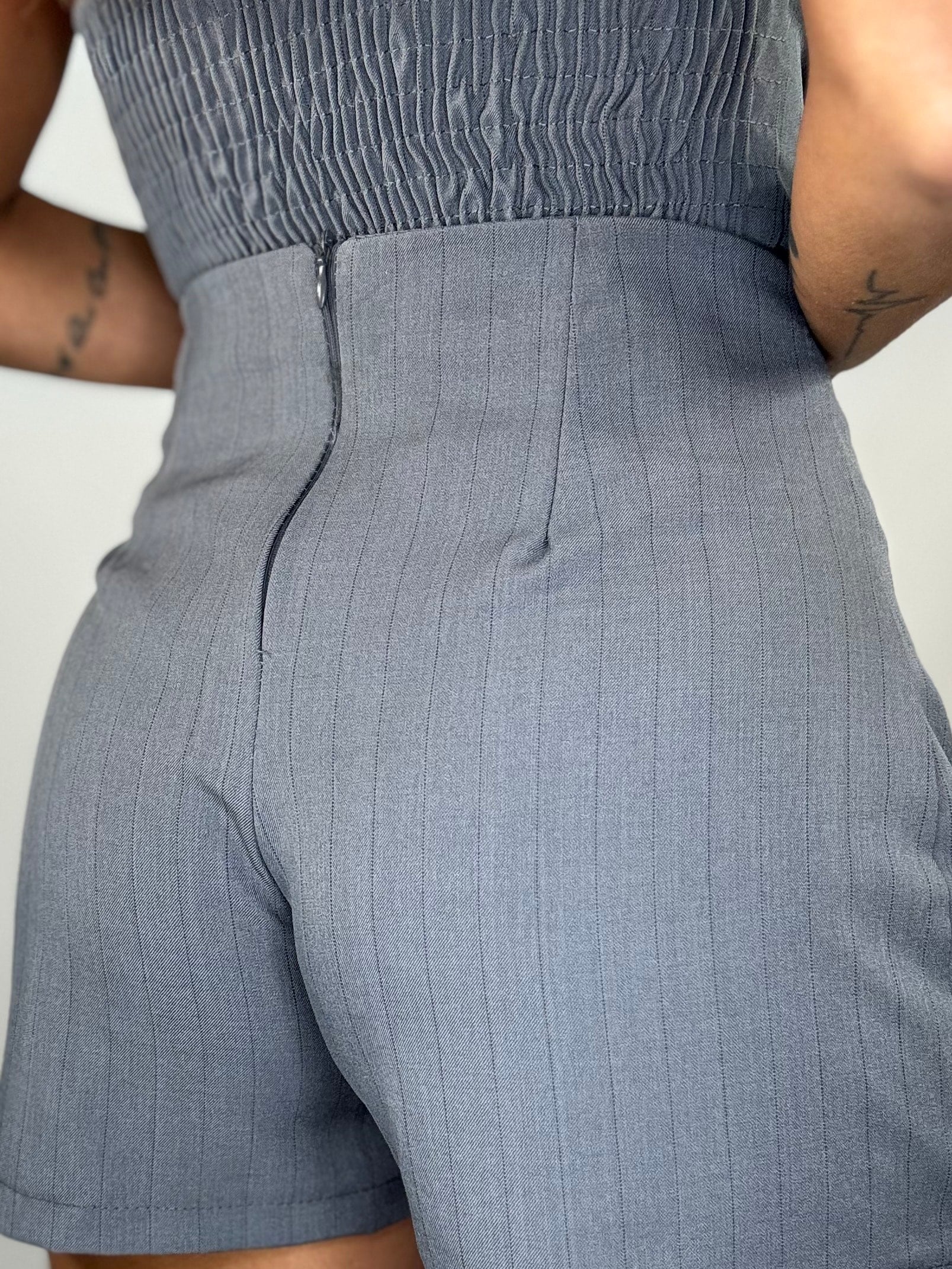 Pantagonna Gessato con Fiore - Grigio