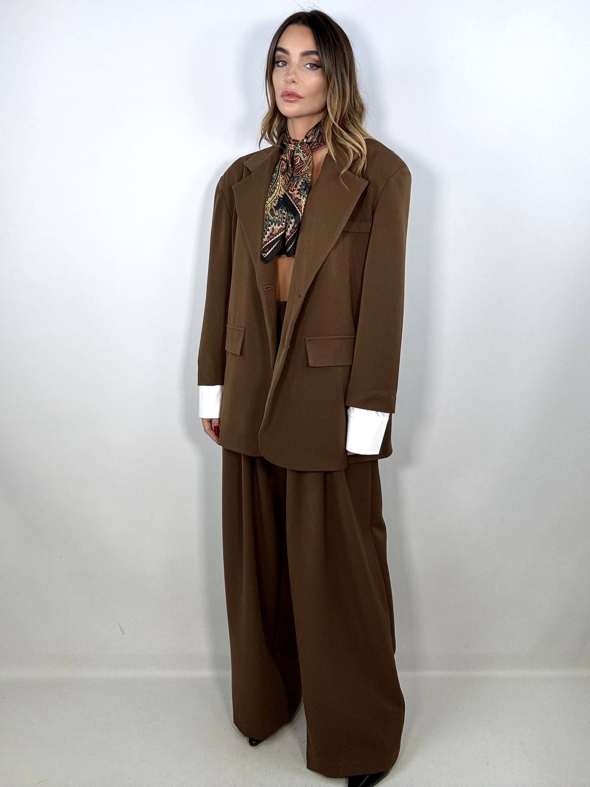 Blazer Super Over con Maxi Polsini  - Marrone