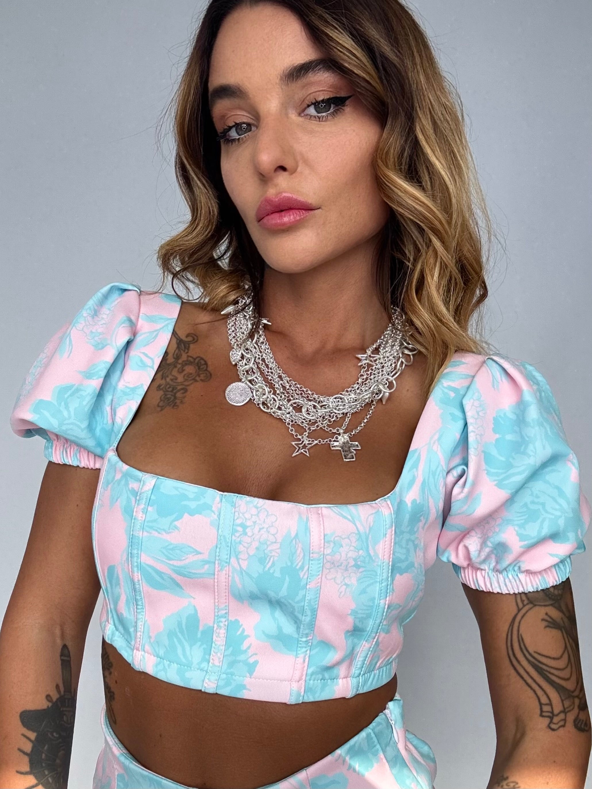 Completo Top & Shorts Flowers - Celeste / Rosa