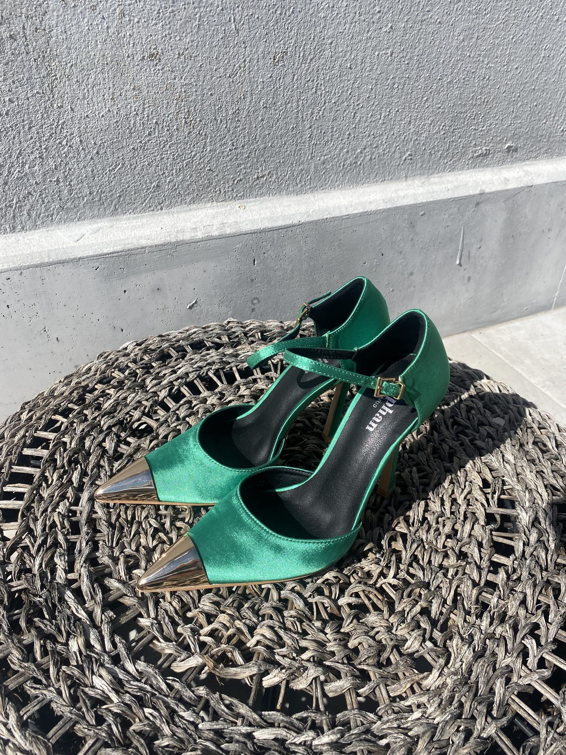 Decollete Punta Metallo Cinturino - Verde