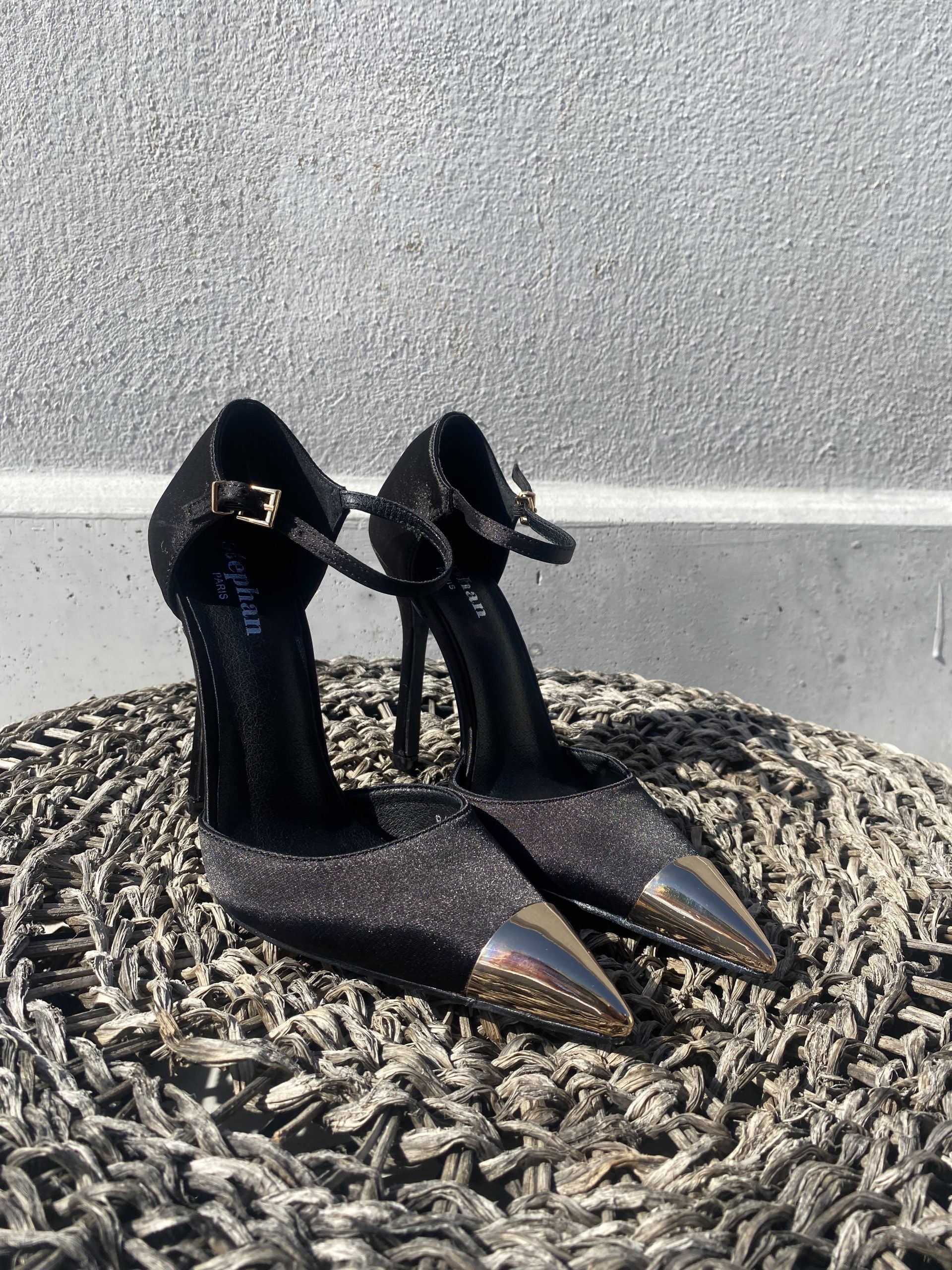 Decollete Punta Metallo Cinturino - Nero