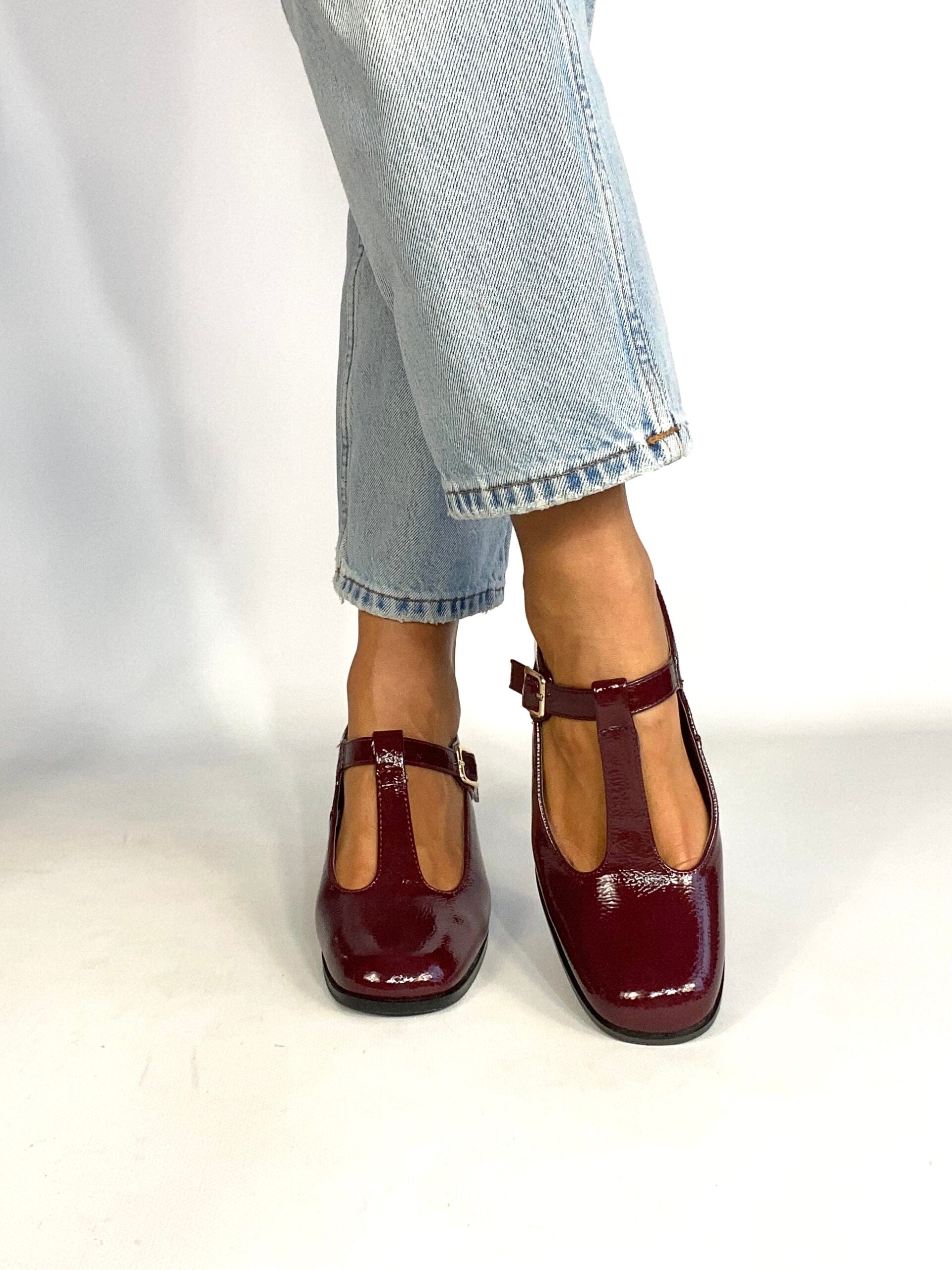 Mary Jane T- Bar Medium Heels  - Vernice Bordeaux