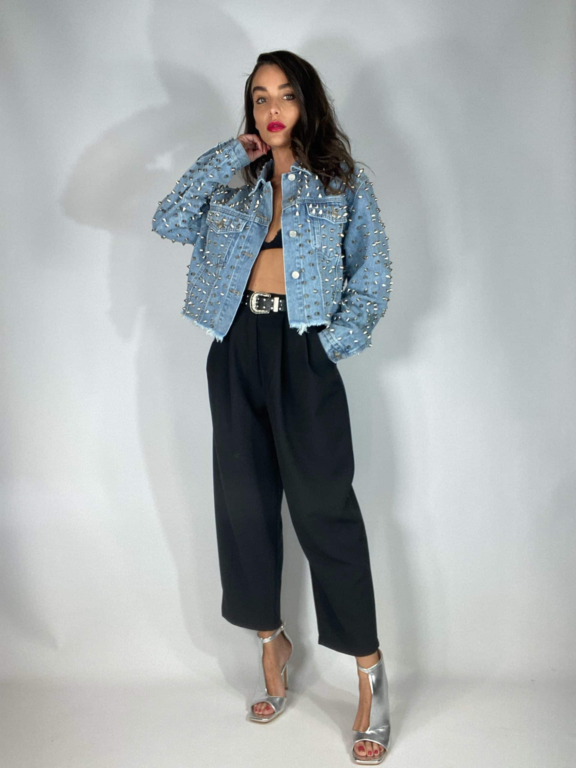 Giacca Jeans Cropped con Borchie - Denim Chiaro.