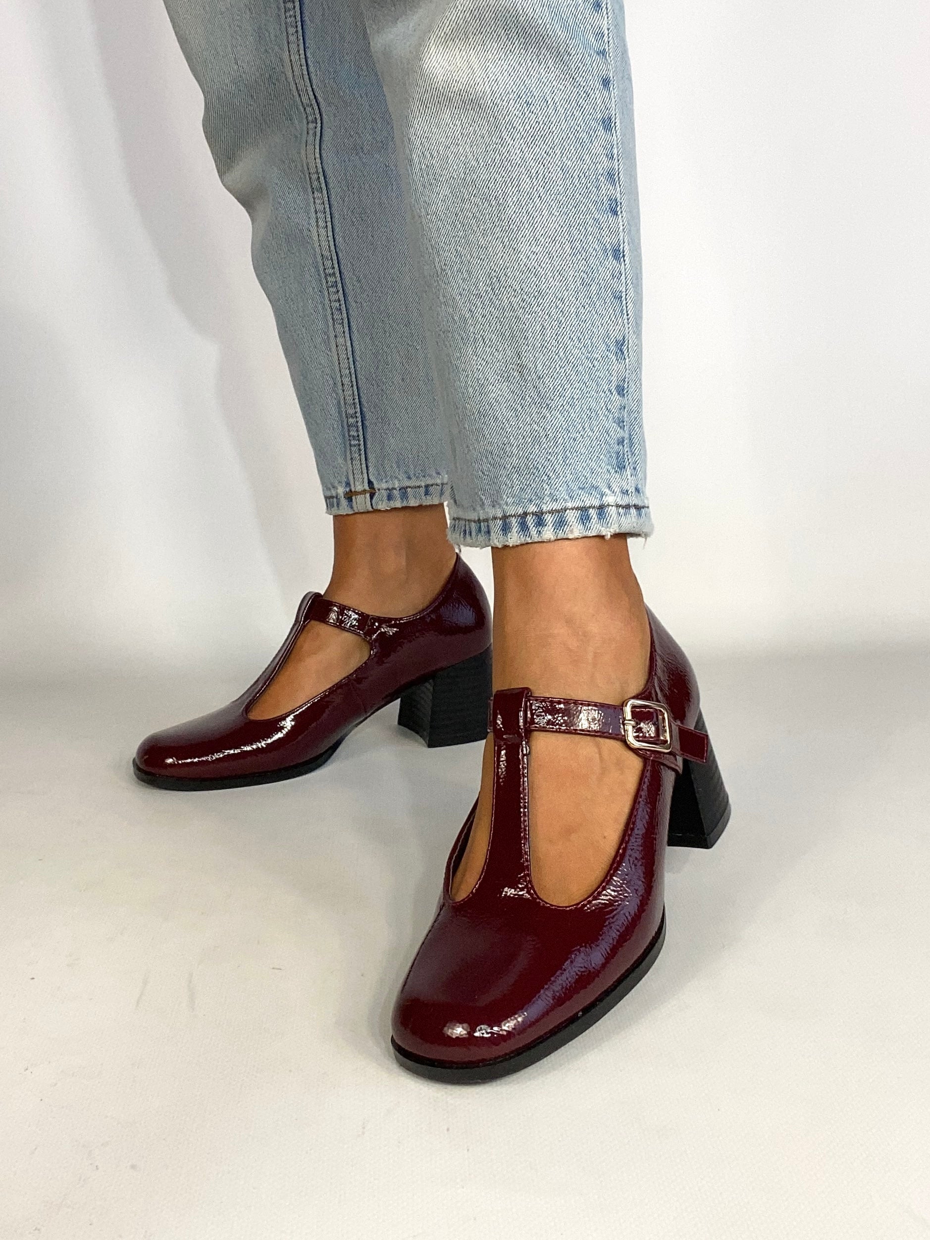 Mary Jane T- Bar Medium Heels  - Vernice Bordeaux