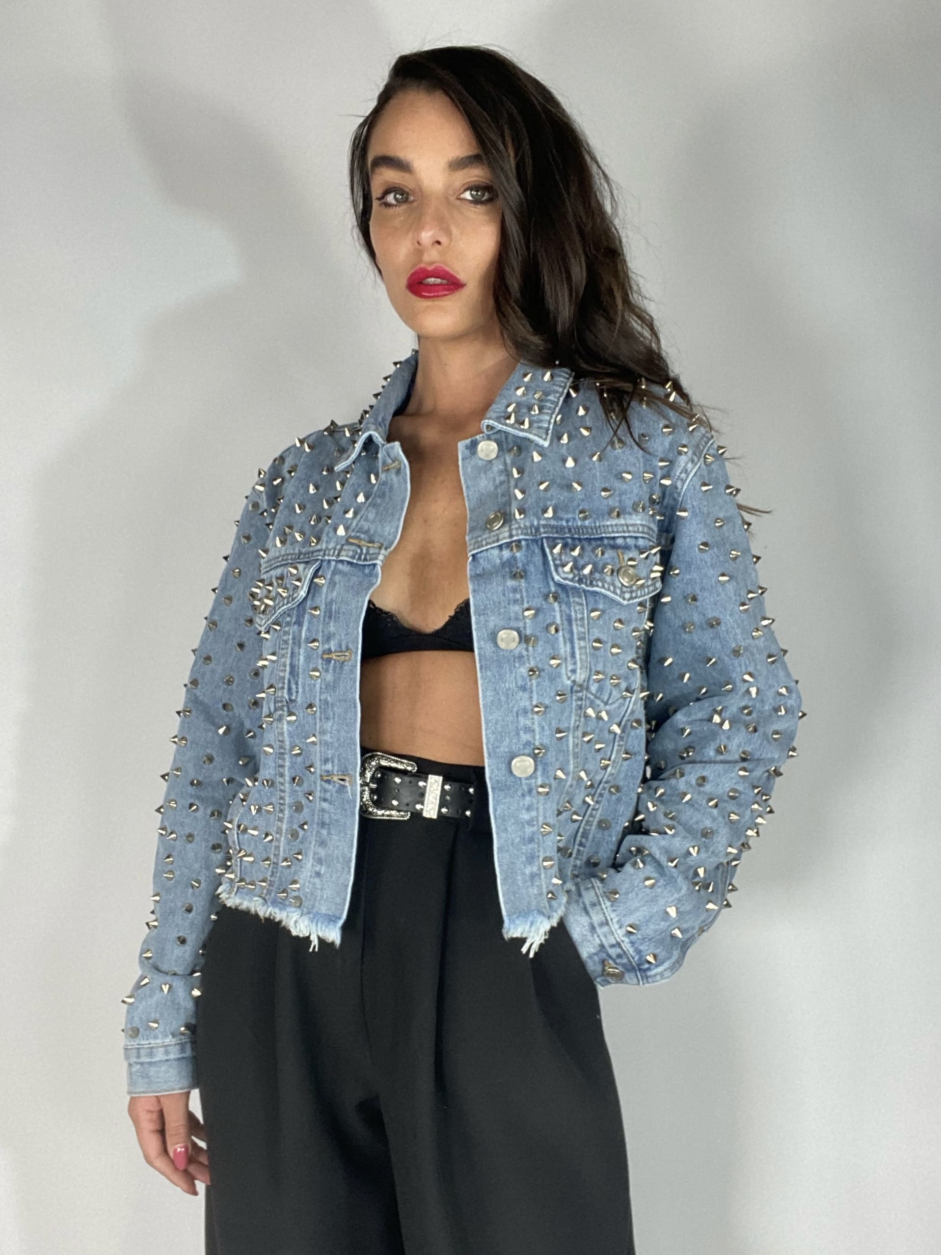 Giacca Jeans Cropped con Borchie - Denim Chiaro.