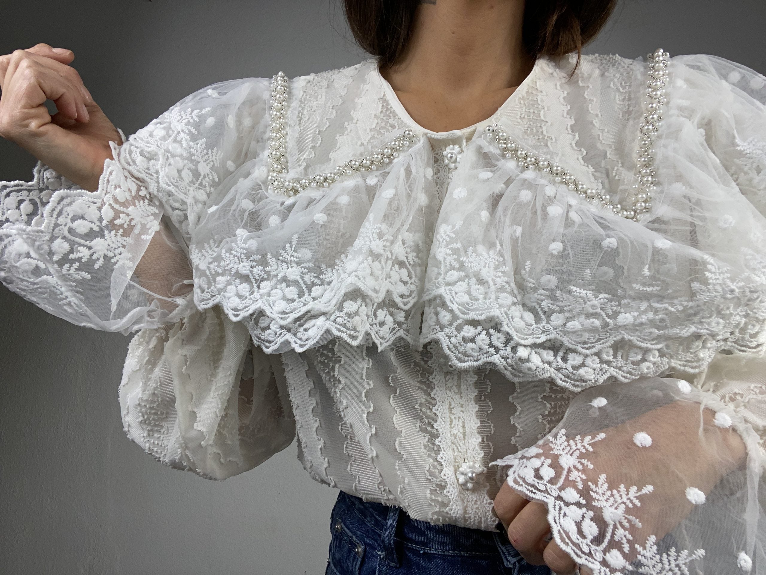 Camicia Vittoriana Maxi Colletto Bottoni Gioiello - Bianco / Panna